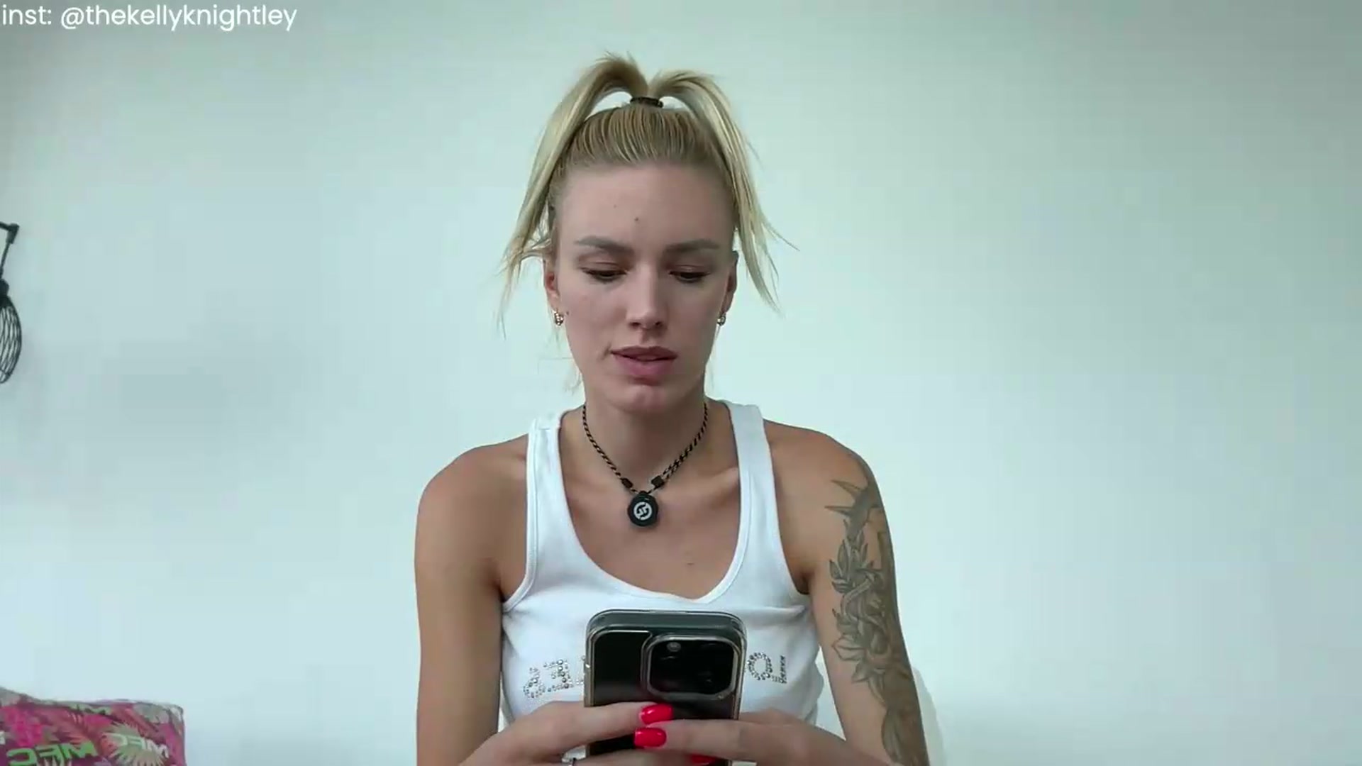 Gallery image thumbnail from Ohbabykelly's myfreecams stream on, 06/25/2026, 19:53 image 11 of 20