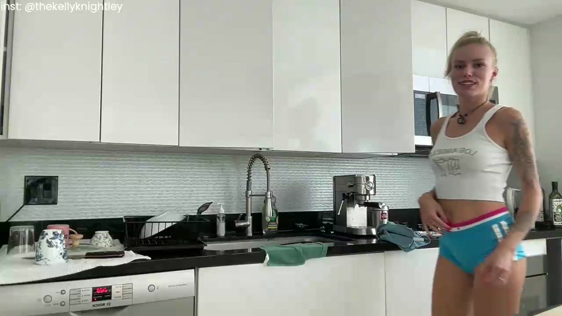 Gallery image thumbnail from Ohbabykelly's myfreecams stream on, 06/25/2026, 19:53 image 10 of 20