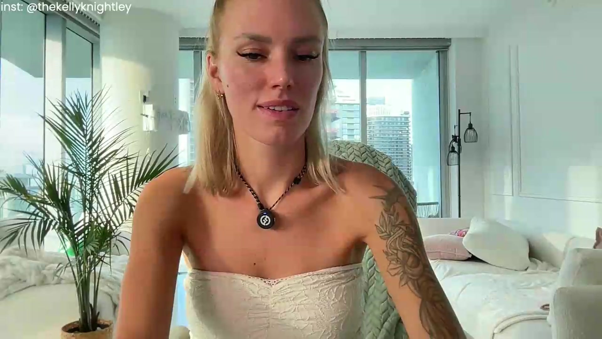 Gallery image thumbnail from Ohbabykelly's myfreecams stream on, 06/30/2026, 23:24 image 5 of 20