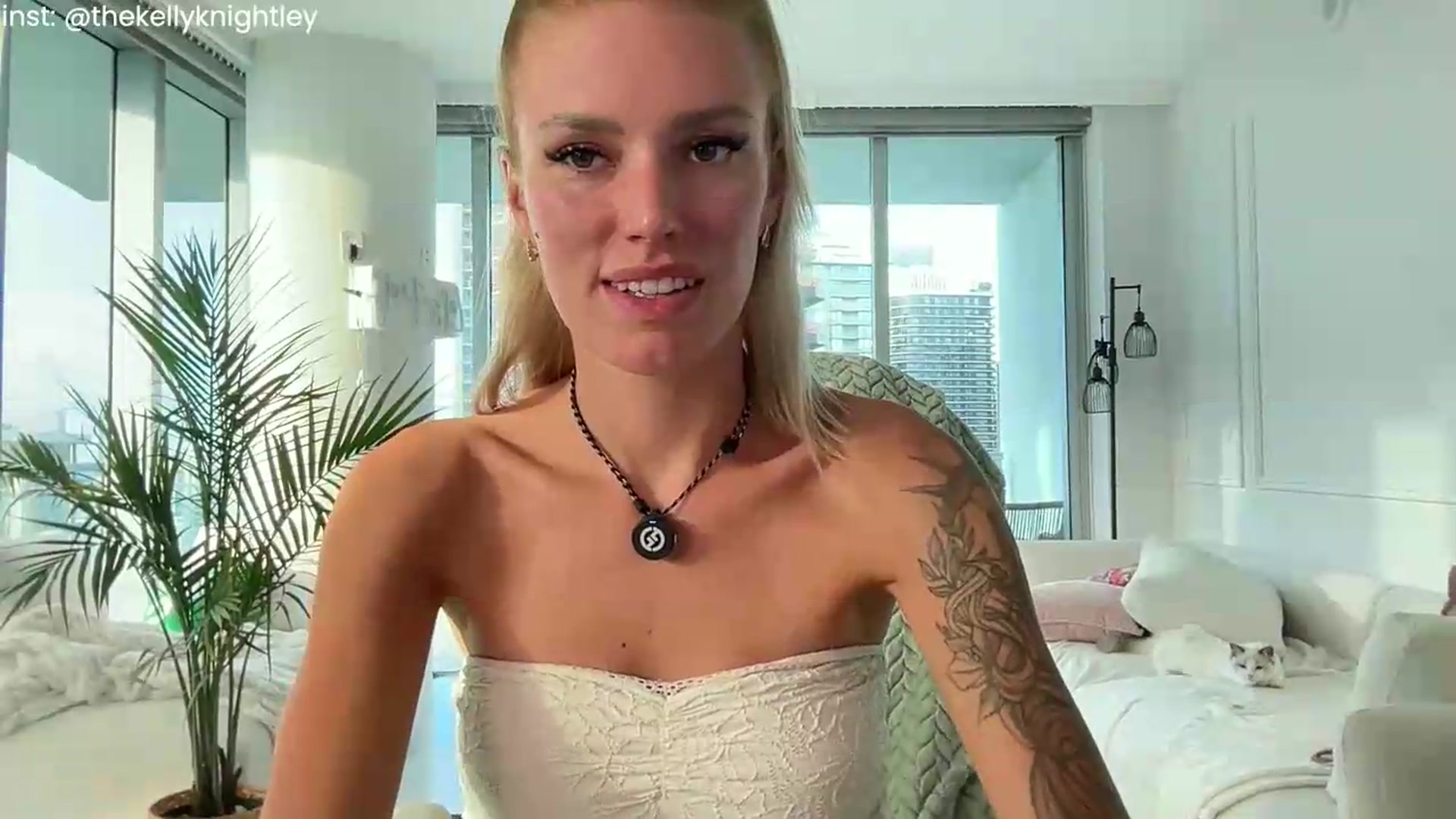 Gallery image thumbnail from Ohbabykelly's myfreecams stream on, 06/30/2026, 23:24 image 4 of 20