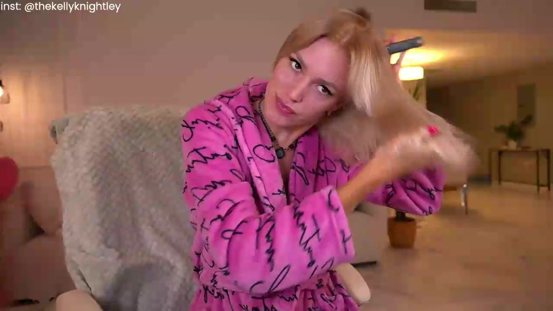 Gallery image thumbnail from Ohbabykelly's myfreecams stream on, 07/03/2026, 02:18 image 14 of 20