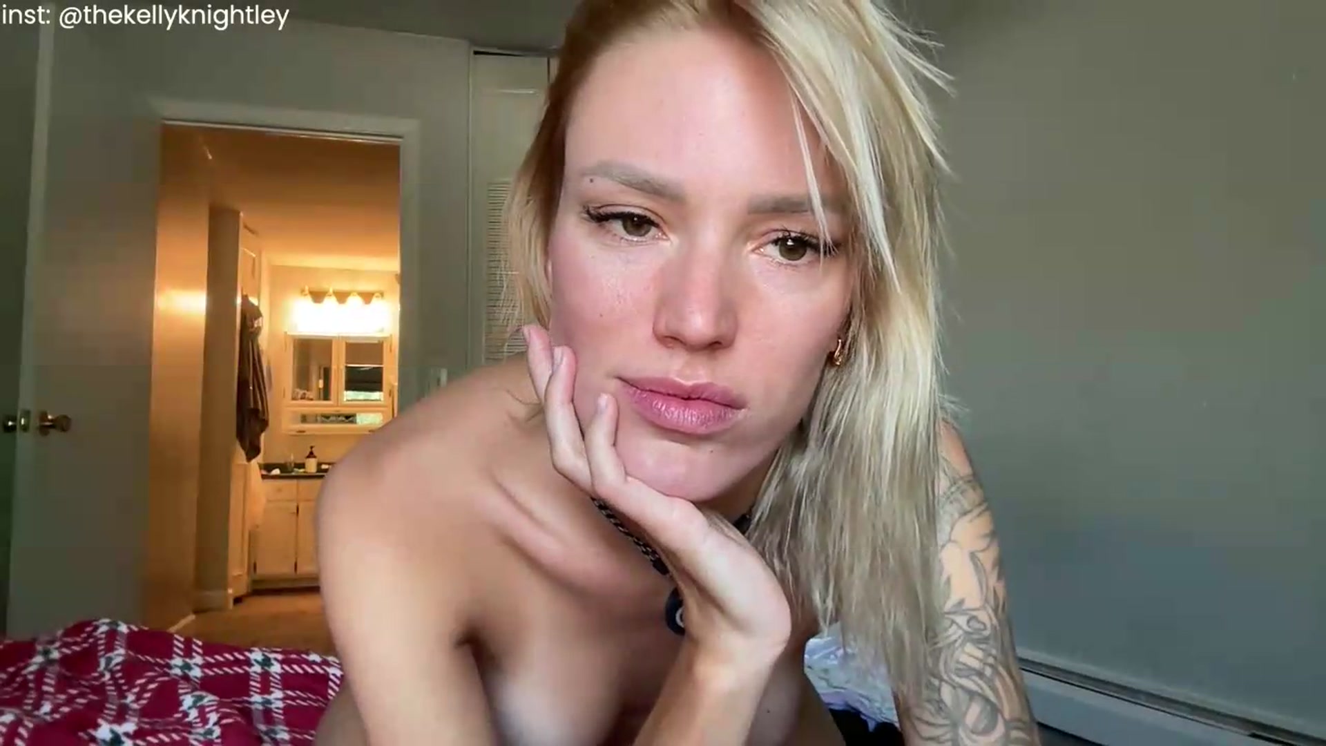 Gallery image thumbnail from Ohbabykelly's myfreecams stream on, 07/19/2026, 20:16 image 5 of 20