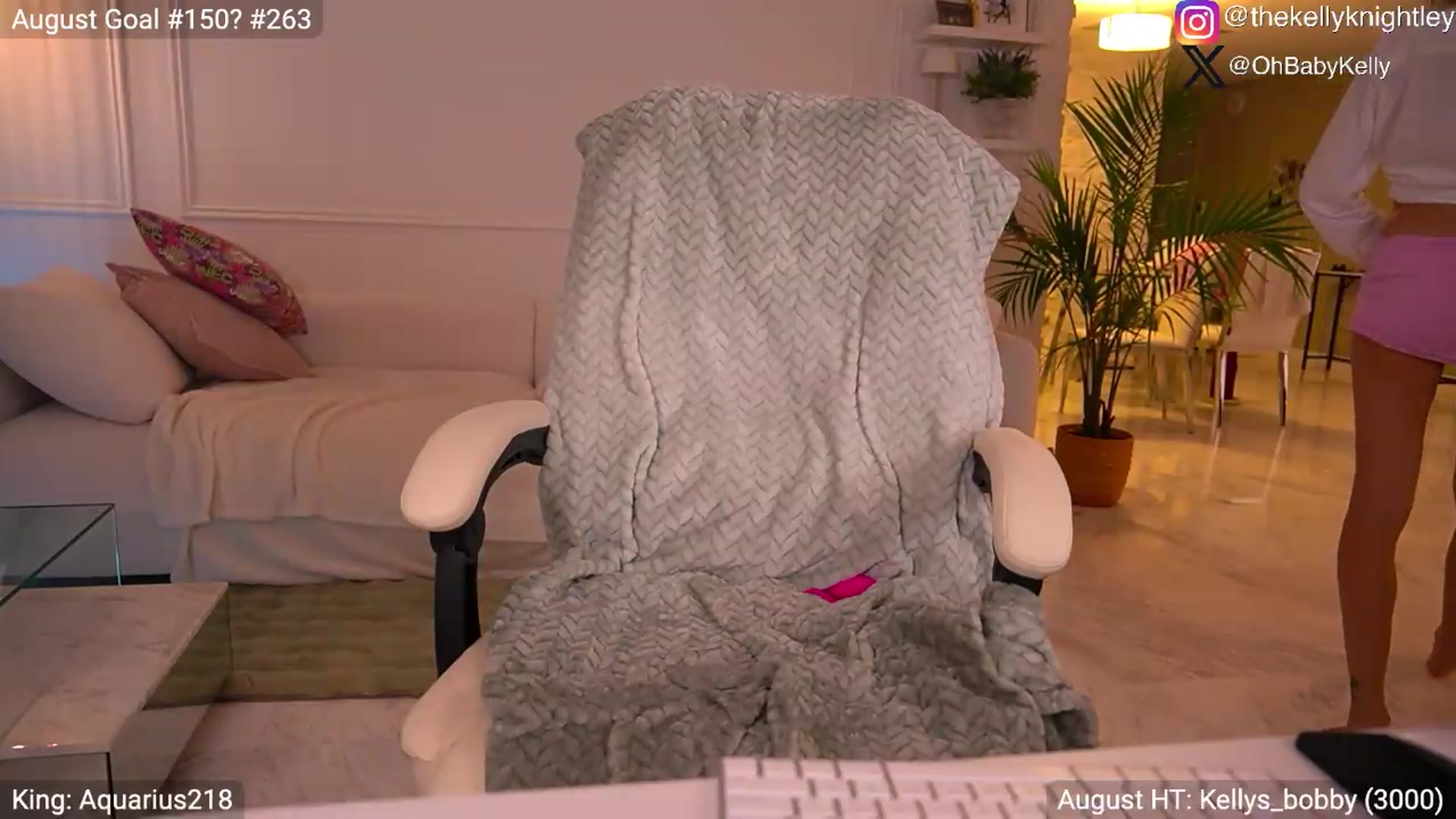 Gallery image thumbnail from Ohbabykelly's myfreecams stream on, 08/04/2026, 03:04 image 11 of 20