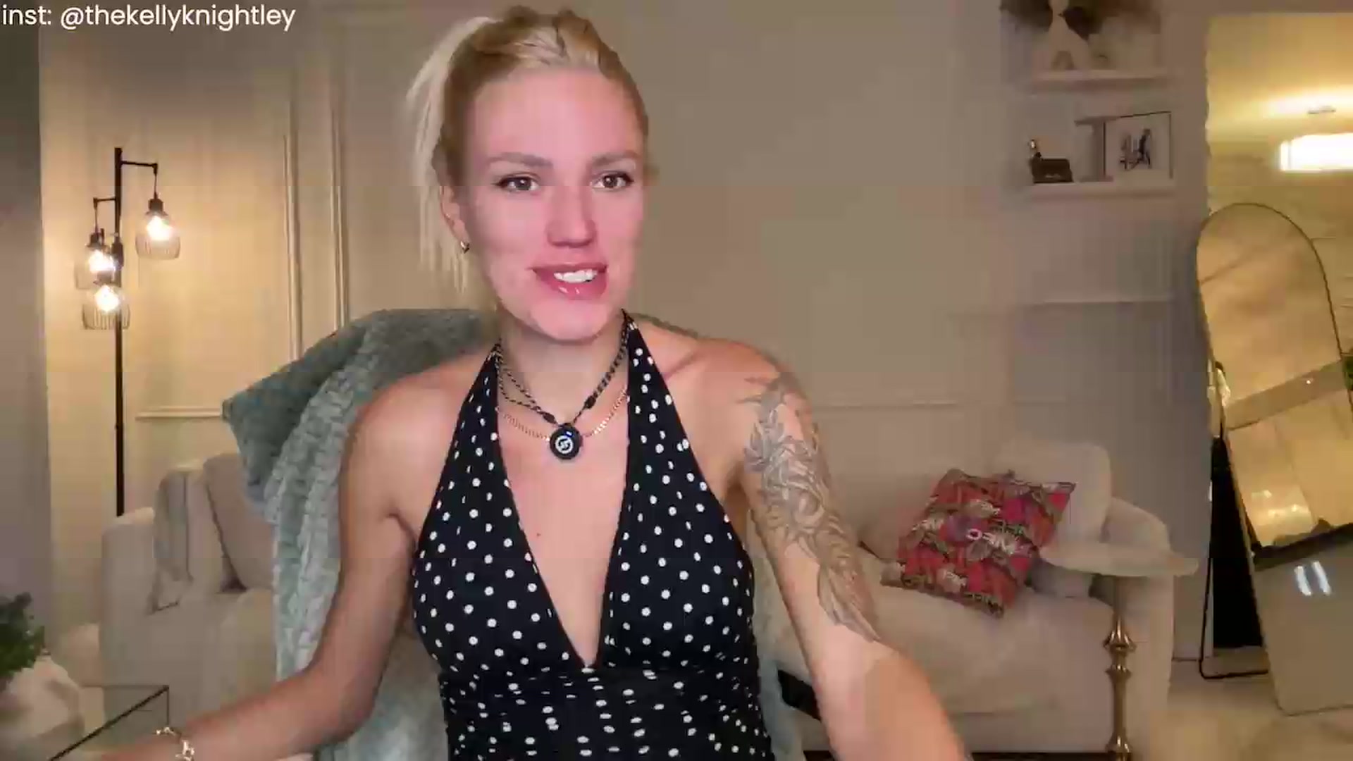 Gallery image thumbnail from Ohbabykelly's myfreecams stream on, 09/08/2026, 24:27 image 7 of 20