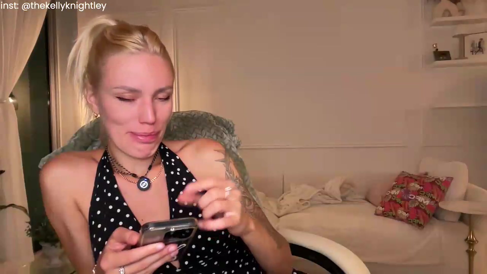 Gallery image thumbnail from Ohbabykelly's myfreecams stream on, 09/08/2026, 24:27 image 10 of 20