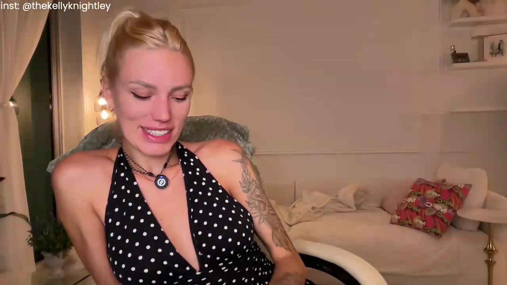 Gallery image thumbnail from Ohbabykelly's myfreecams stream on, 09/08/2026, 24:27 image 9 of 20