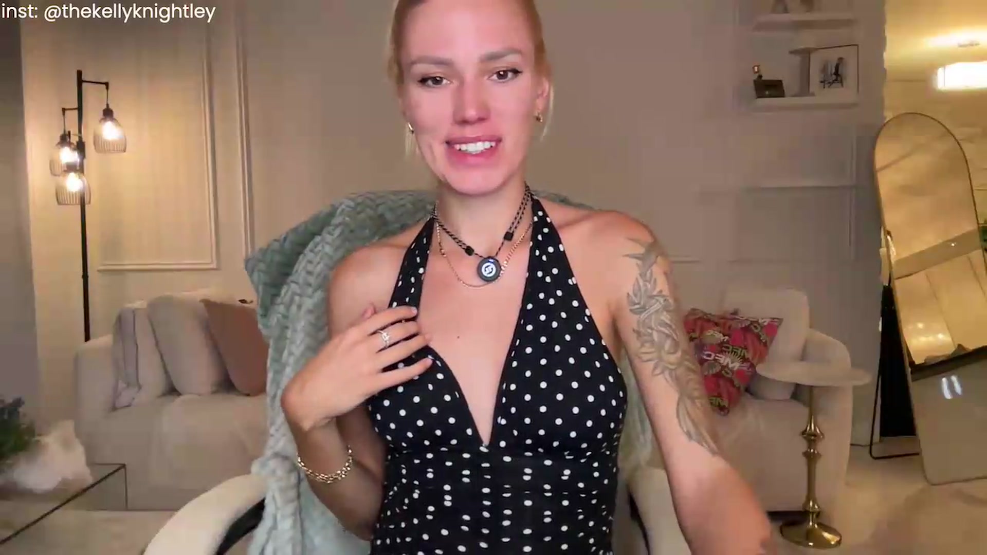 Gallery image thumbnail from Ohbabykelly's myfreecams stream on, 09/08/2026, 24:27 image 16 of 20