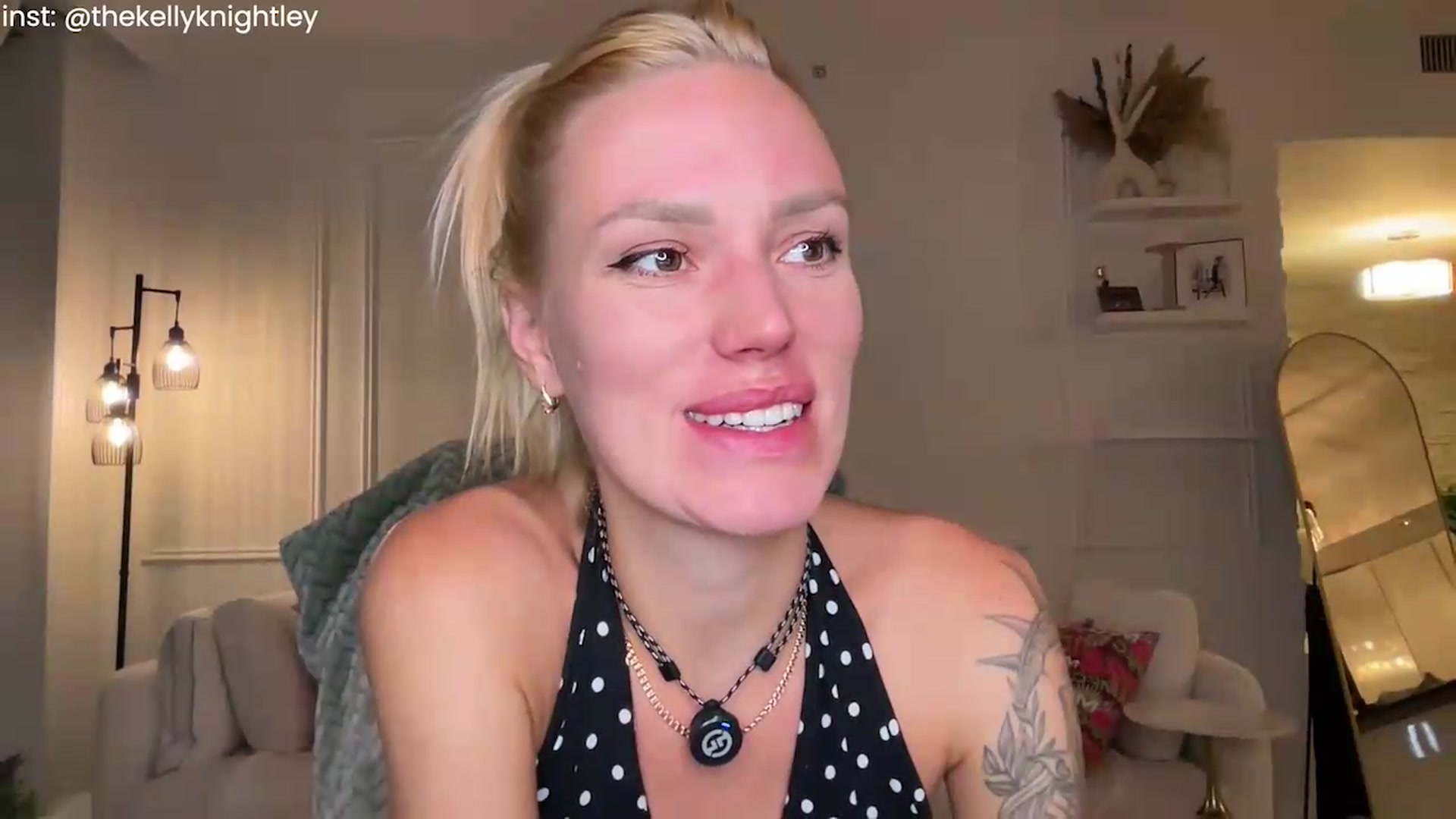Gallery image thumbnail from Ohbabykelly's myfreecams stream on, 09/08/2026, 24:27 image 15 of 20