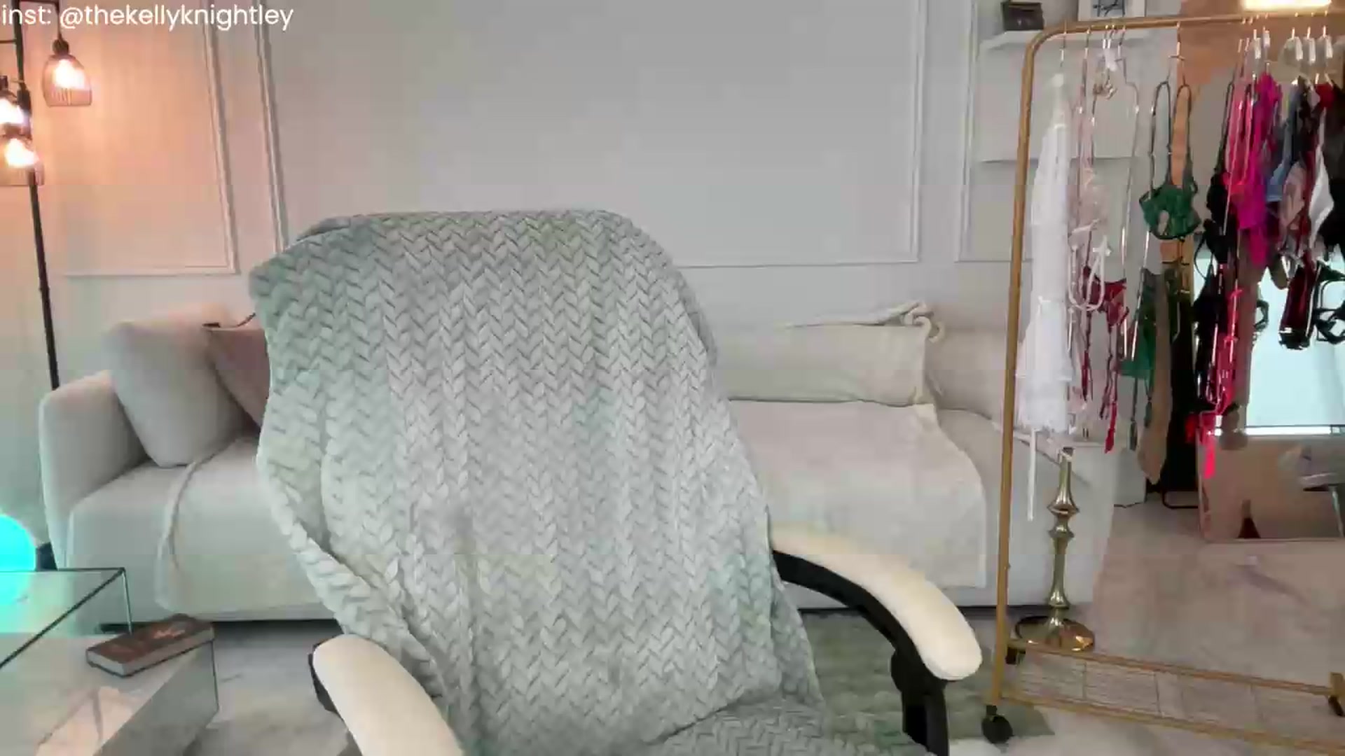 Gallery image thumbnail from Ohbabykelly's myfreecams stream on, 09/10/2026, 23:41 image 13 of 20