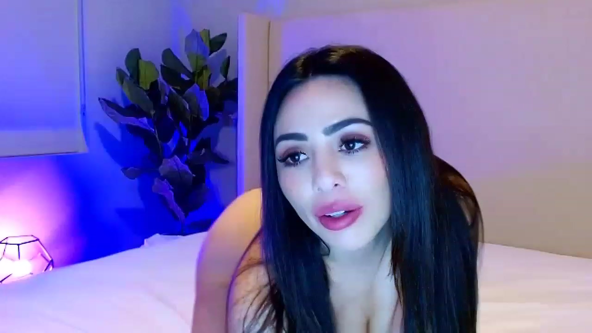 Gallery image thumbnail from Ohbnks's myfreecams stream on, 02/23/2023, 09:39 image 5 of 20
