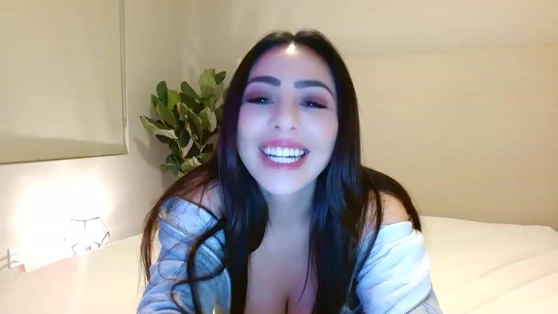 Gallery image thumbnail from Ohbnks's myfreecams stream on, 03/16/2023, 06:11 image 12 of 20
