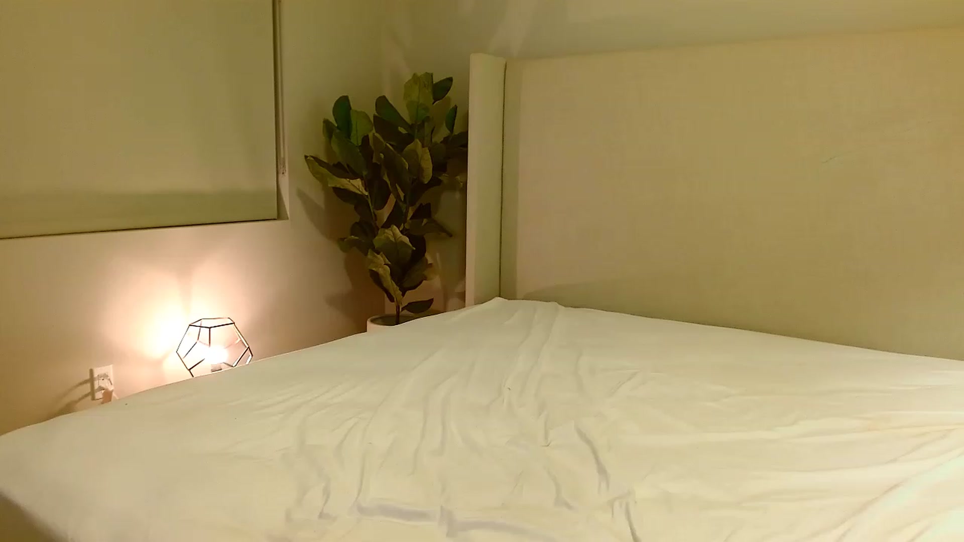 Gallery image thumbnail from Ohbnks's myfreecams stream on, 03/19/2023, 03:34 image 4 of 20