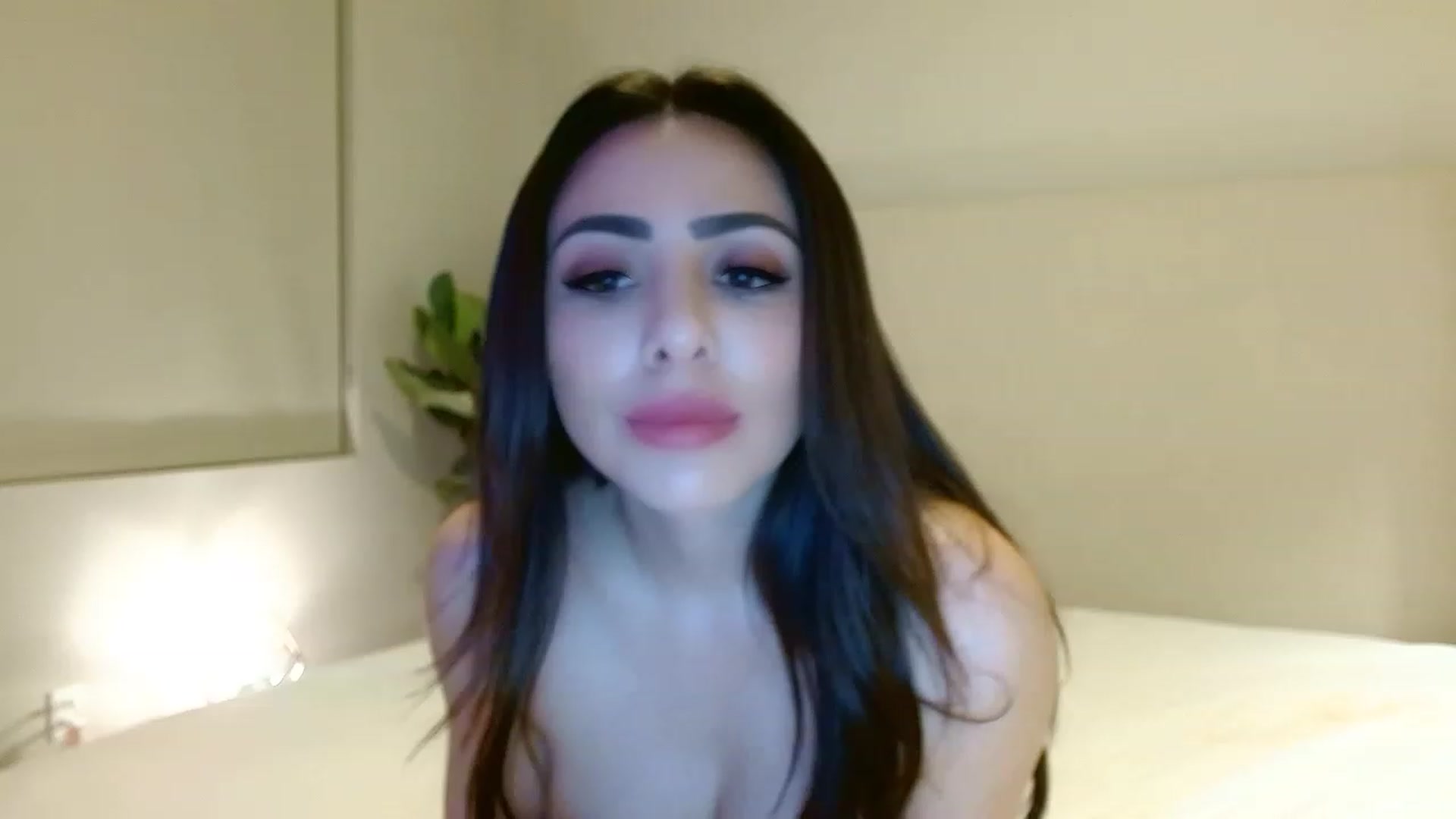 Gallery image thumbnail from Ohbnks's myfreecams stream on, 03/19/2023, 06:42 image 15 of 20