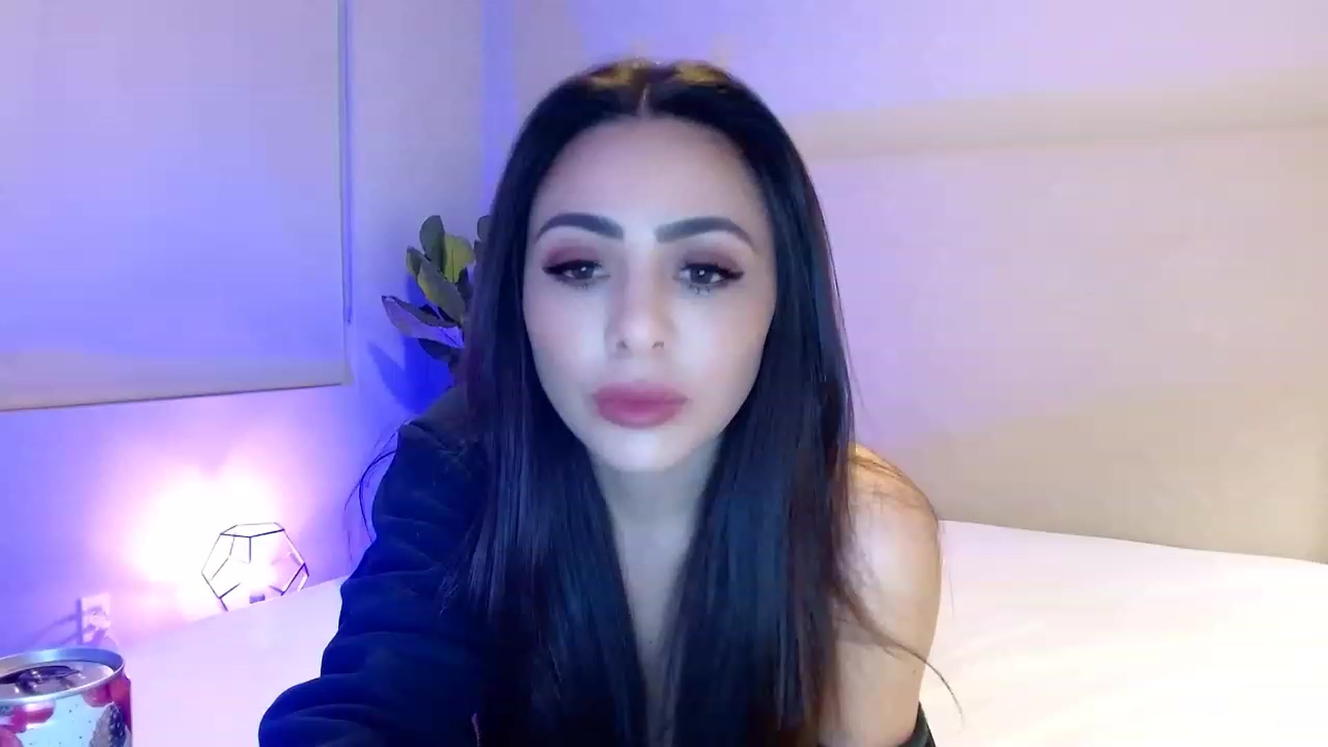 Gallery image thumbnail from Ohbnks's myfreecams stream on, 03/20/2023, 05:36 image 7 of 20