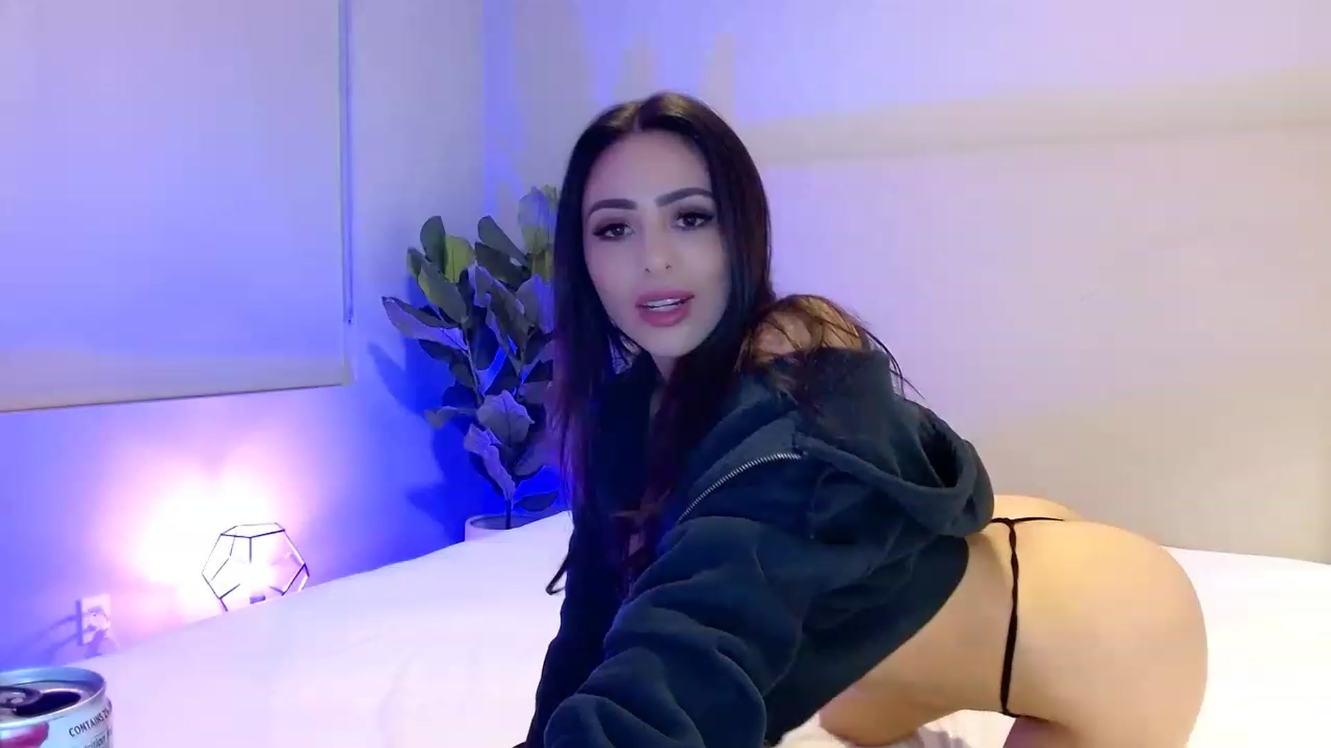 Gallery image thumbnail from Ohbnks's myfreecams stream on, 03/20/2023, 05:36 image 16 of 20