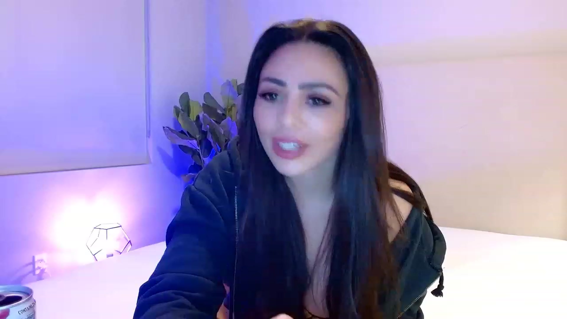 Gallery image thumbnail from Ohbnks's myfreecams stream on, 03/20/2023, 05:36 image 19 of 20