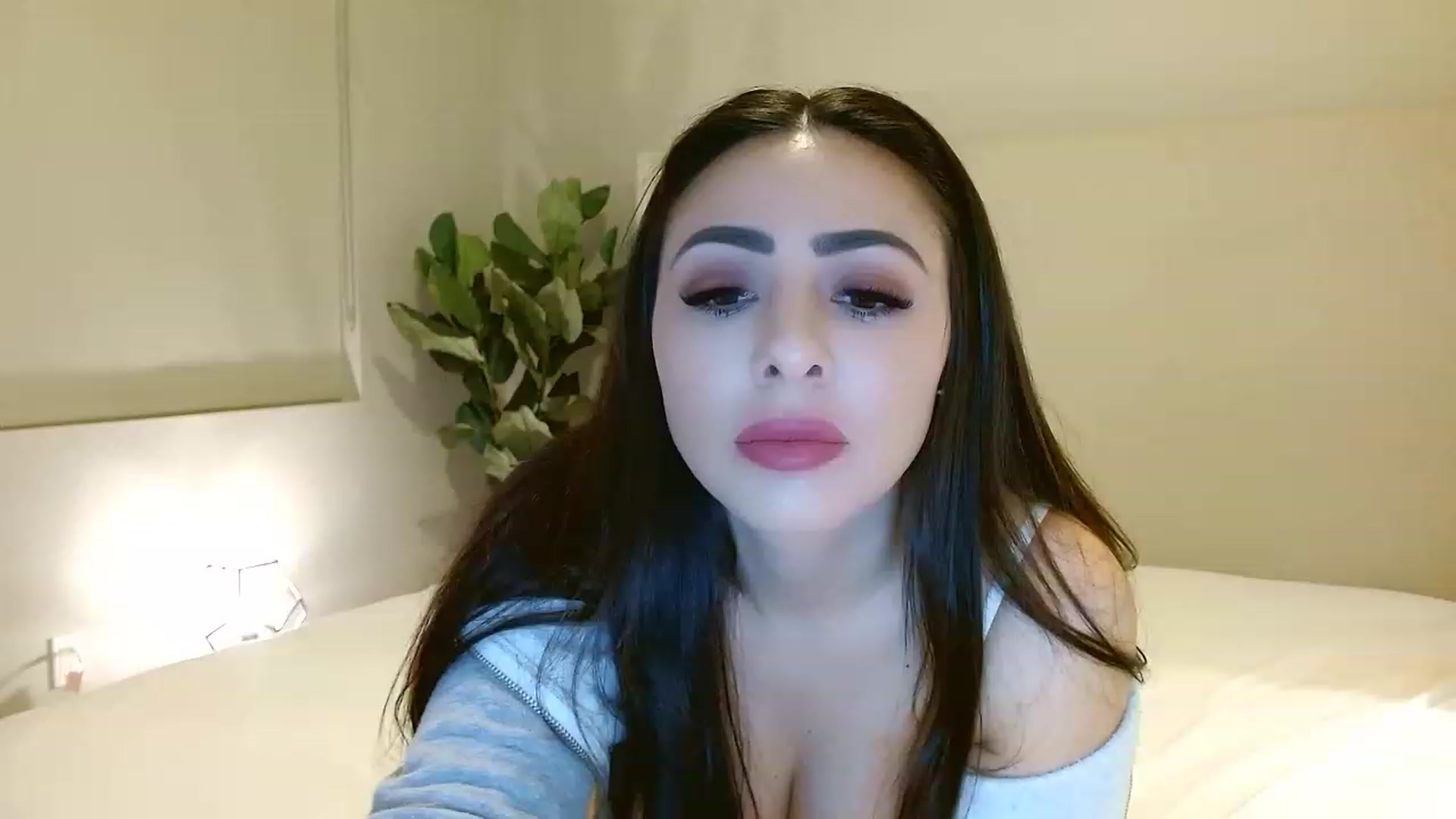 Gallery image thumbnail from Ohbnks's myfreecams stream on, 03/21/2023, 05:59 image 3 of 20