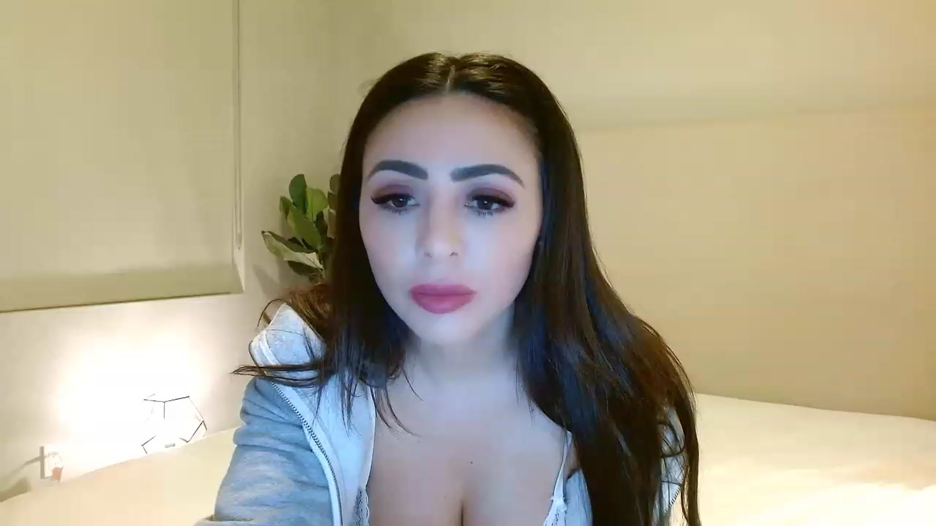 Gallery image thumbnail from Ohbnks's myfreecams stream on, 03/21/2023, 05:59 image 2 of 20
