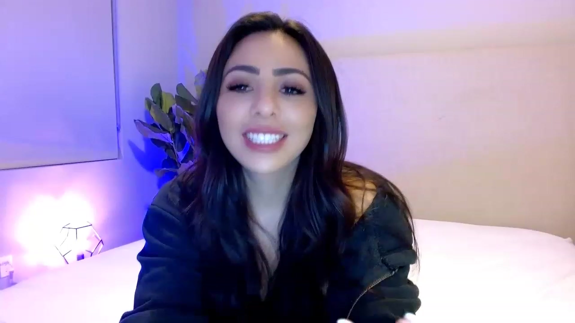Gallery image thumbnail from Ohbnks's myfreecams stream on, 03/23/2023, 06:09 image 5 of 20