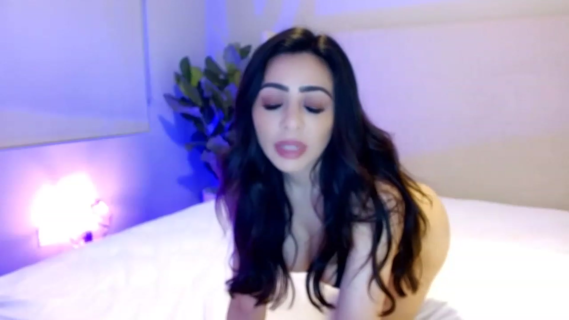 Gallery image thumbnail from Ohbnks's myfreecams stream on, 03/24/2023, 05:55 image 6 of 20