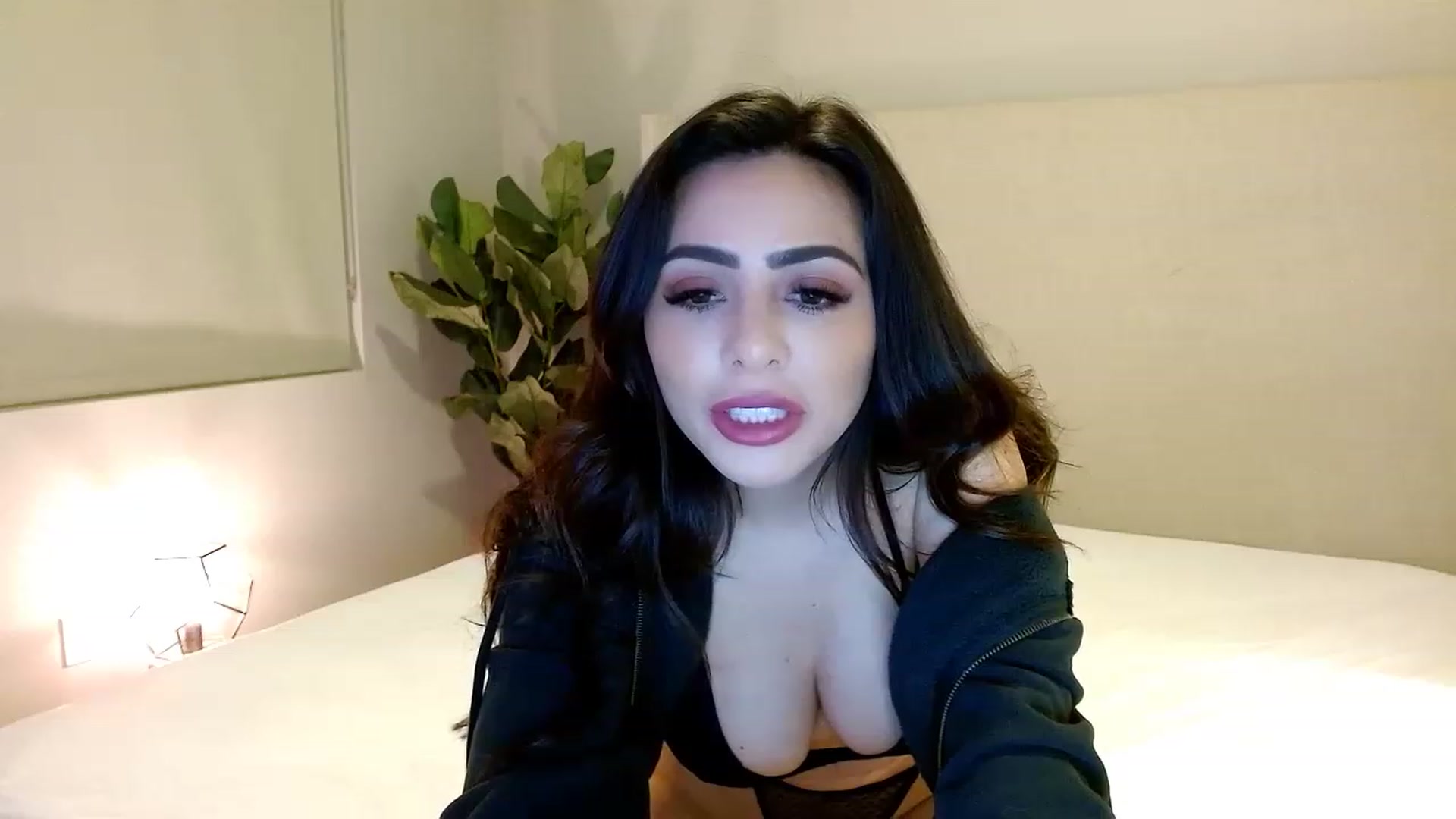 Gallery image thumbnail from Ohbnks's myfreecams stream on, 03/24/2023, 07:09 image 9 of 20