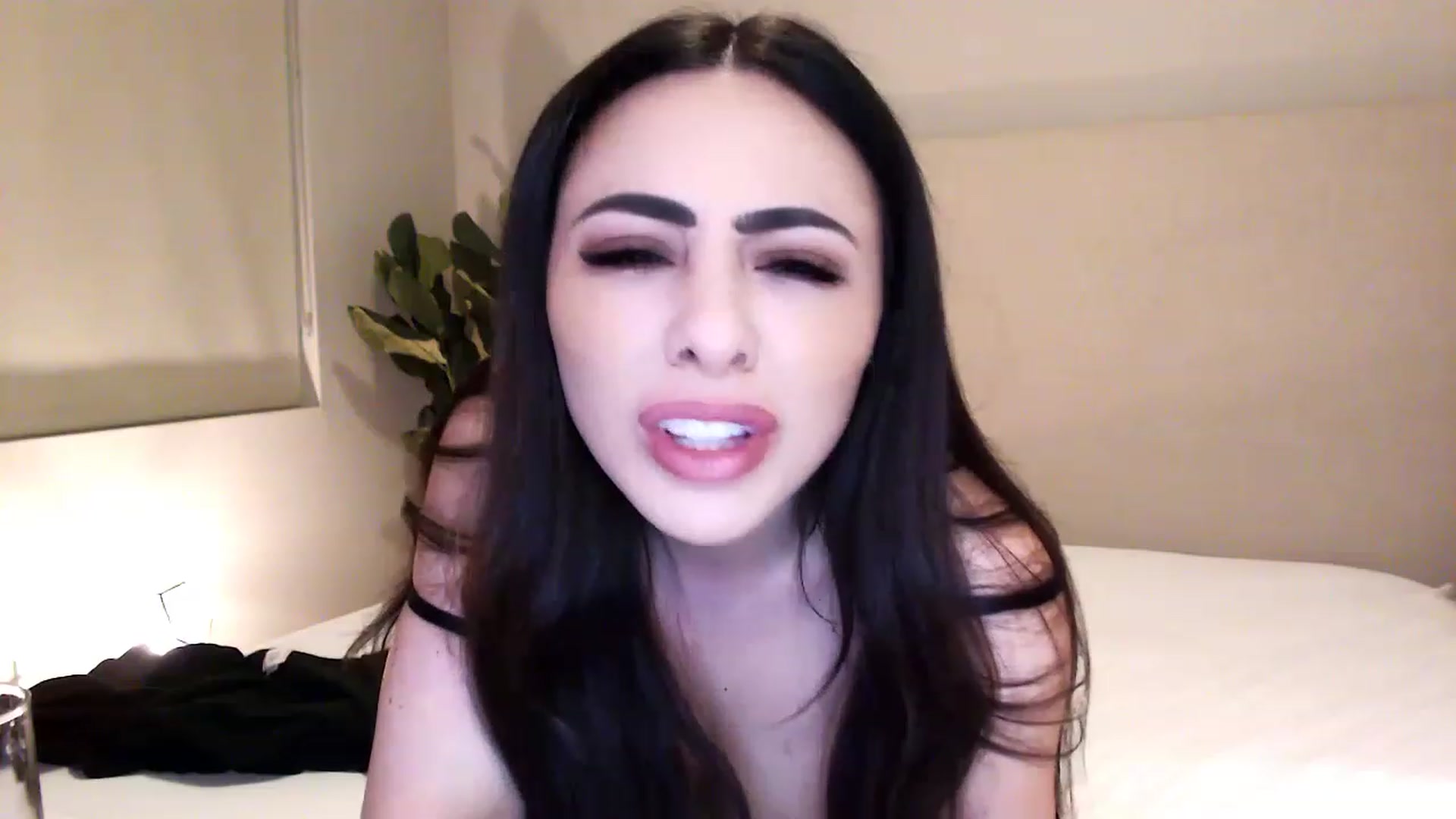 Gallery image thumbnail from Ohbnks's myfreecams stream on, 03/26/2023, 05:31 image 14 of 20