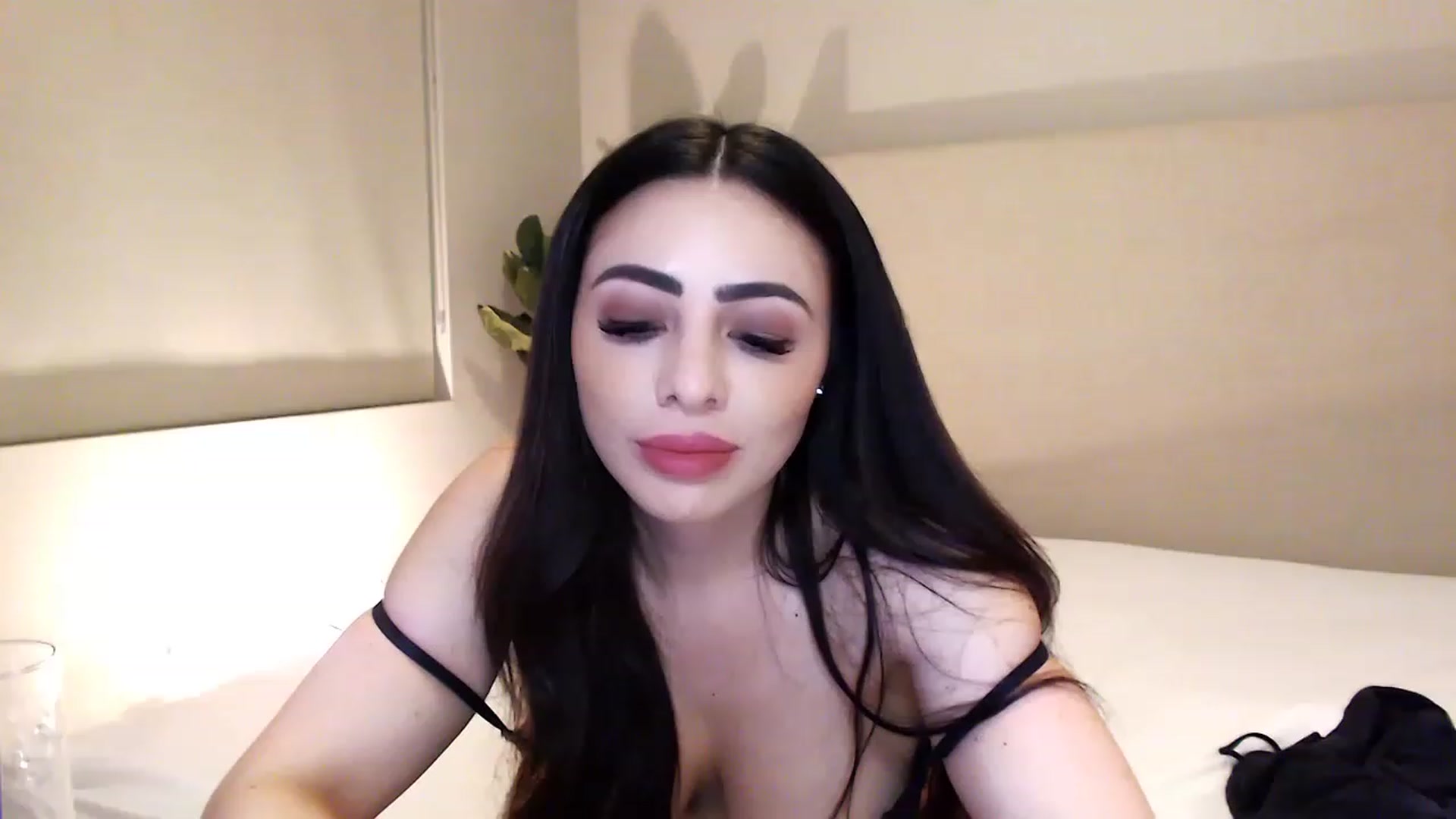 Gallery image thumbnail from Ohbnks's myfreecams stream on, 03/26/2023, 07:38 image 3 of 20