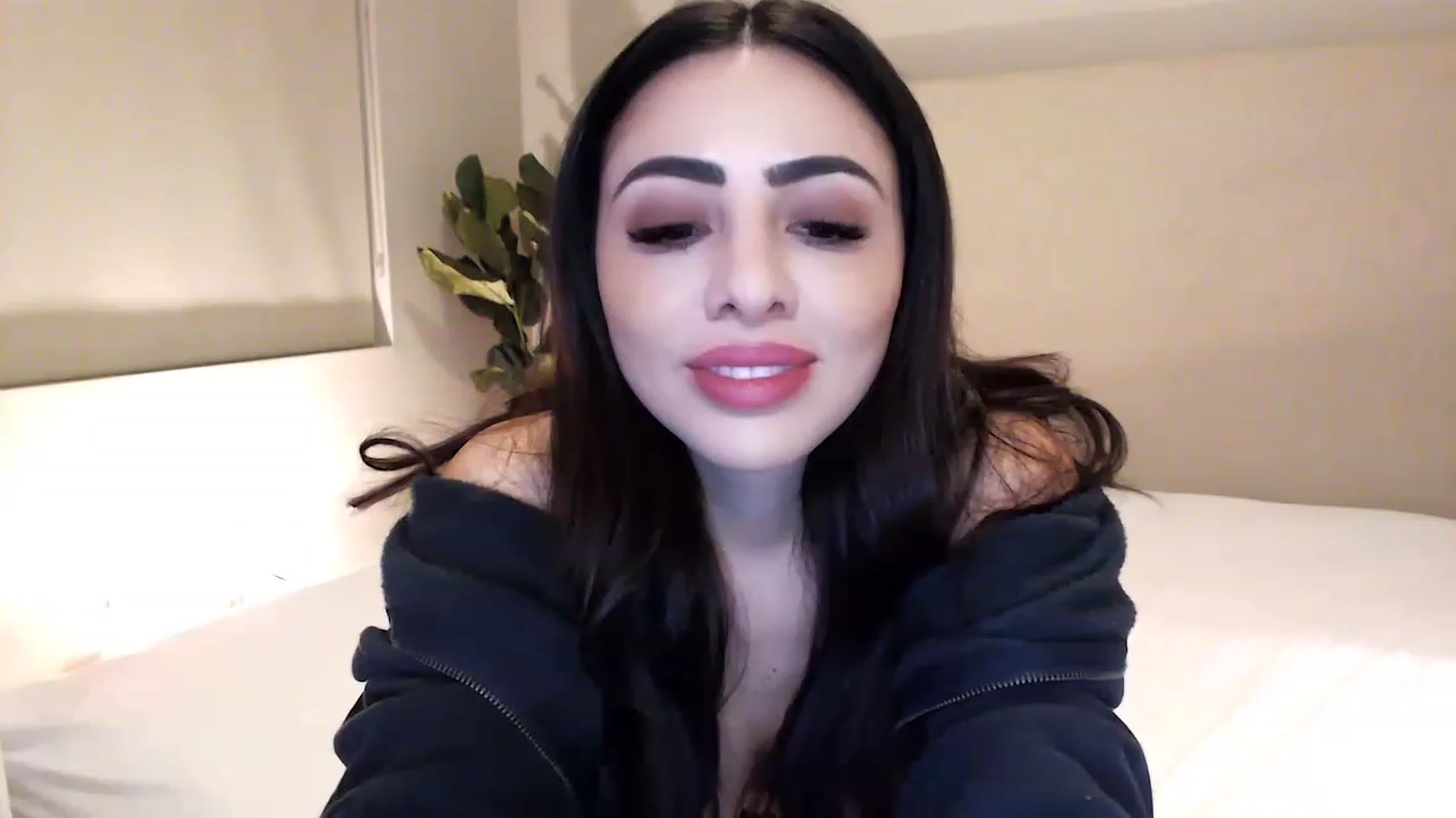 Gallery image thumbnail from Ohbnks's myfreecams stream on, 03/26/2023, 07:38 image 9 of 20