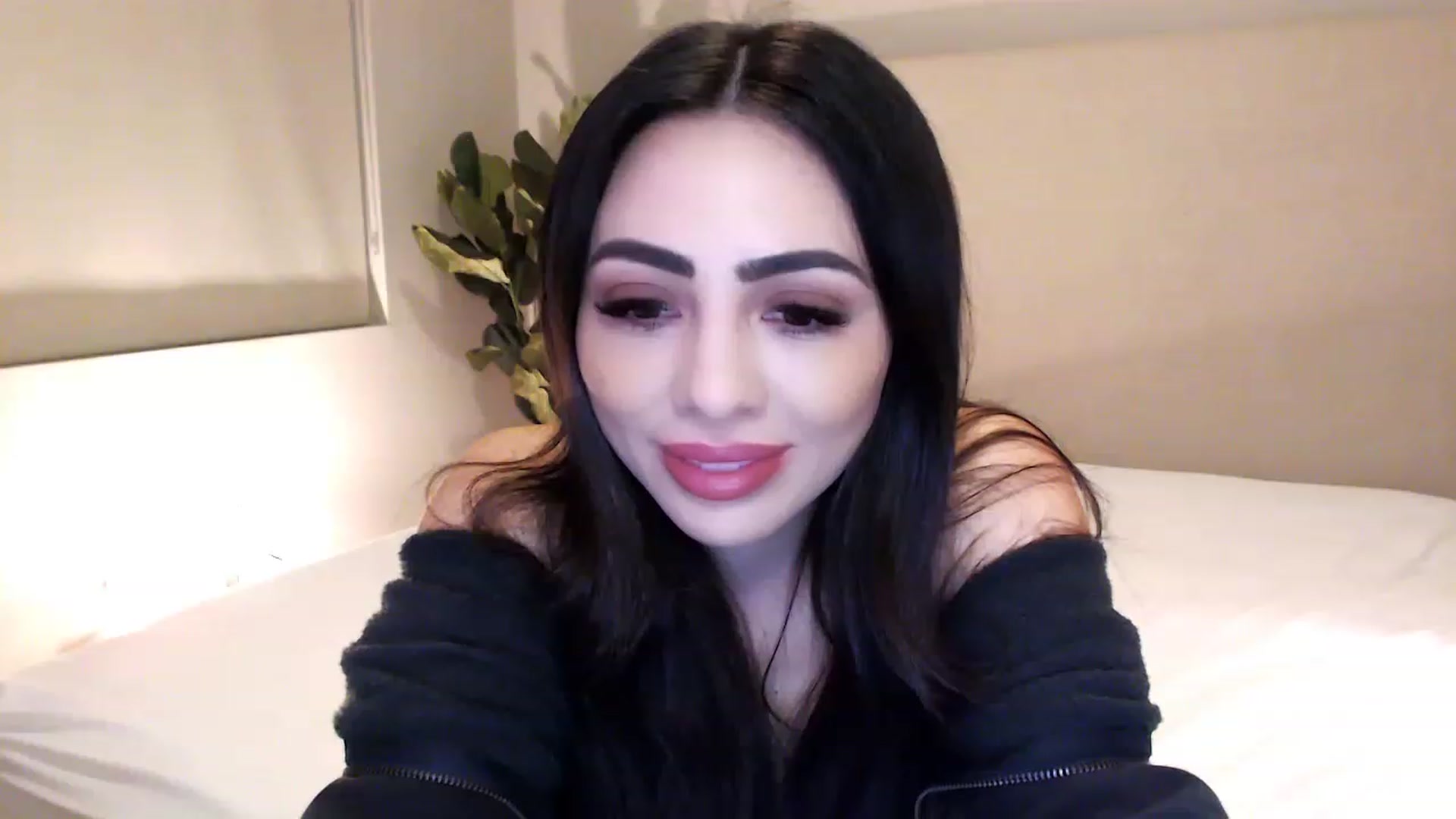 Gallery image thumbnail from Ohbnks's myfreecams stream on, 03/26/2023, 07:38 image 11 of 20