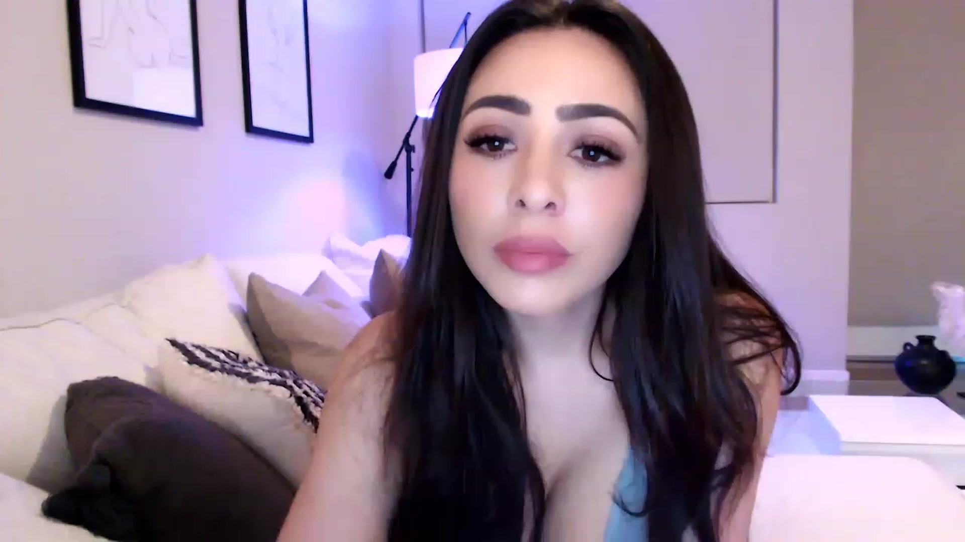 Gallery image thumbnail from Ohbnks's myfreecams stream on, 03/27/2023, 04:21 image 11 of 20