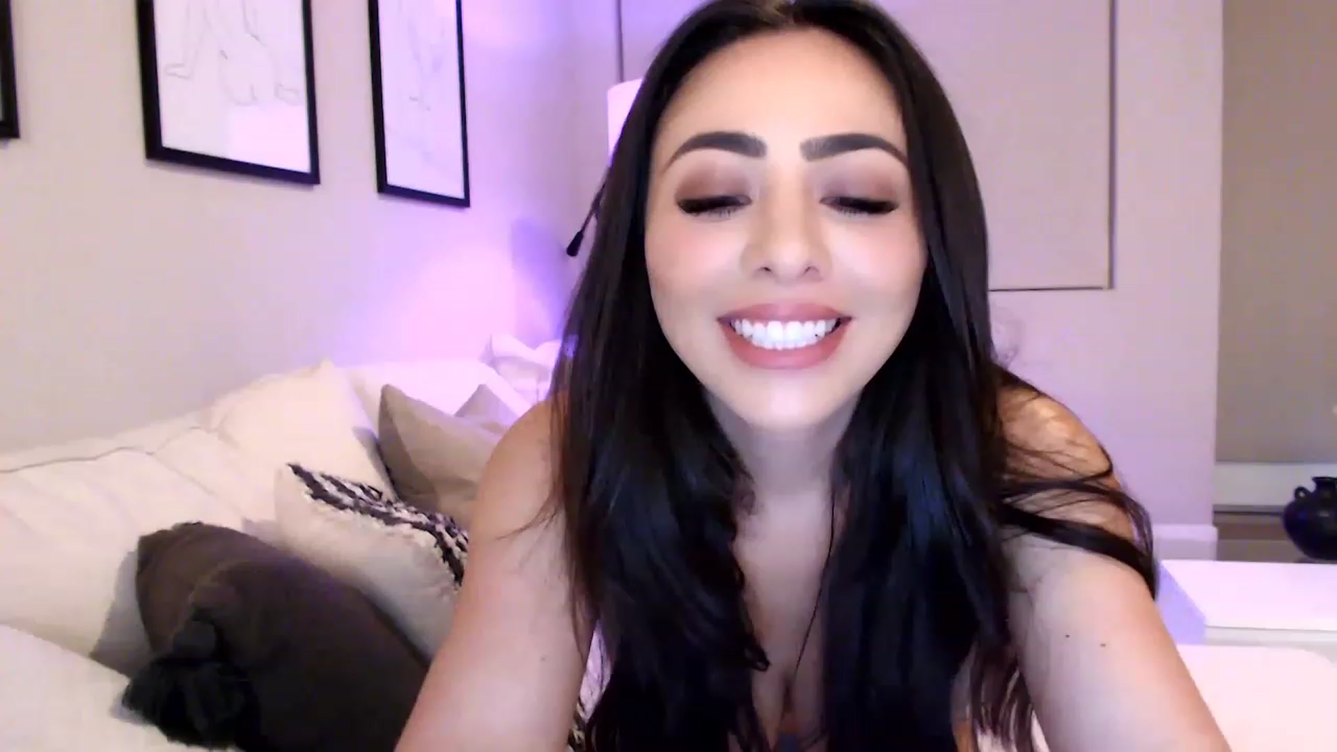 Gallery image thumbnail from Ohbnks's myfreecams stream on, 03/27/2023, 04:21 image 1 of 20