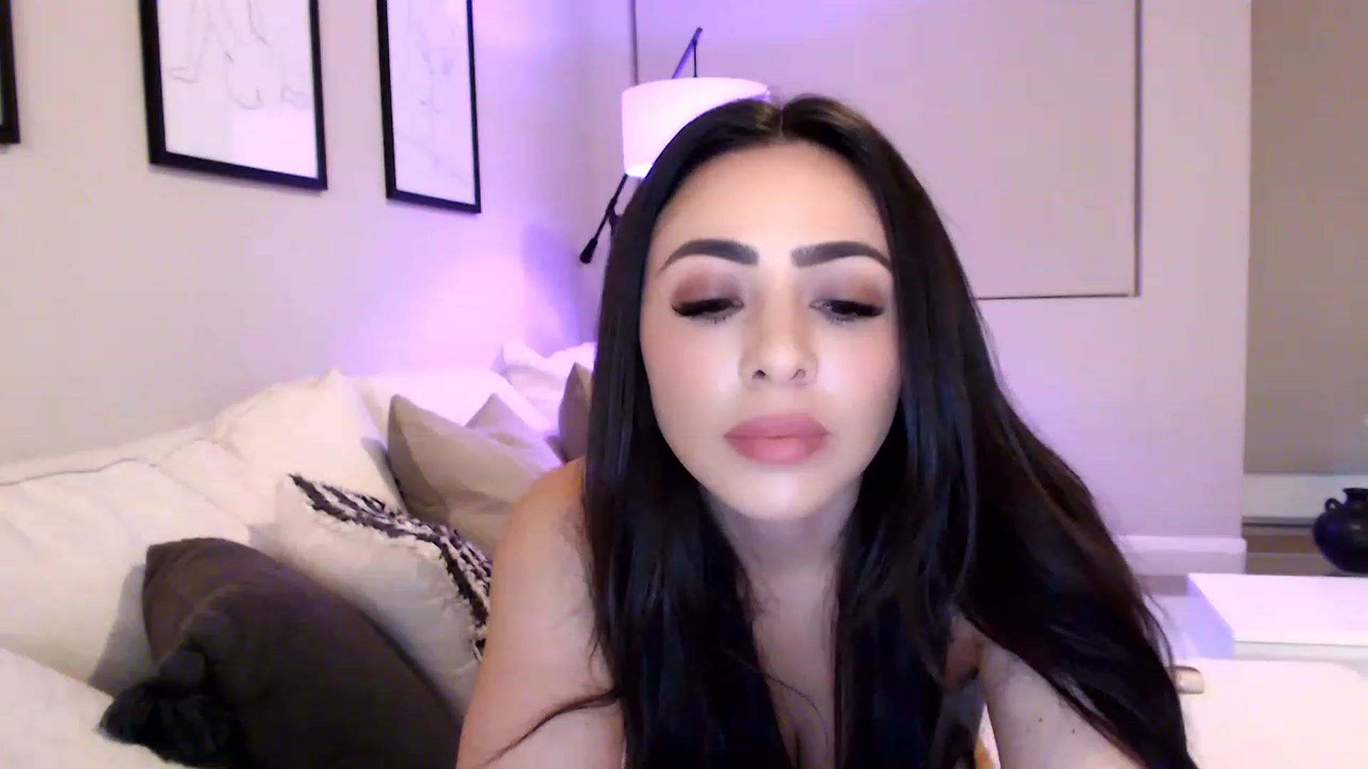 Gallery image thumbnail from Ohbnks's myfreecams stream on, 03/27/2023, 04:21 image 2 of 20