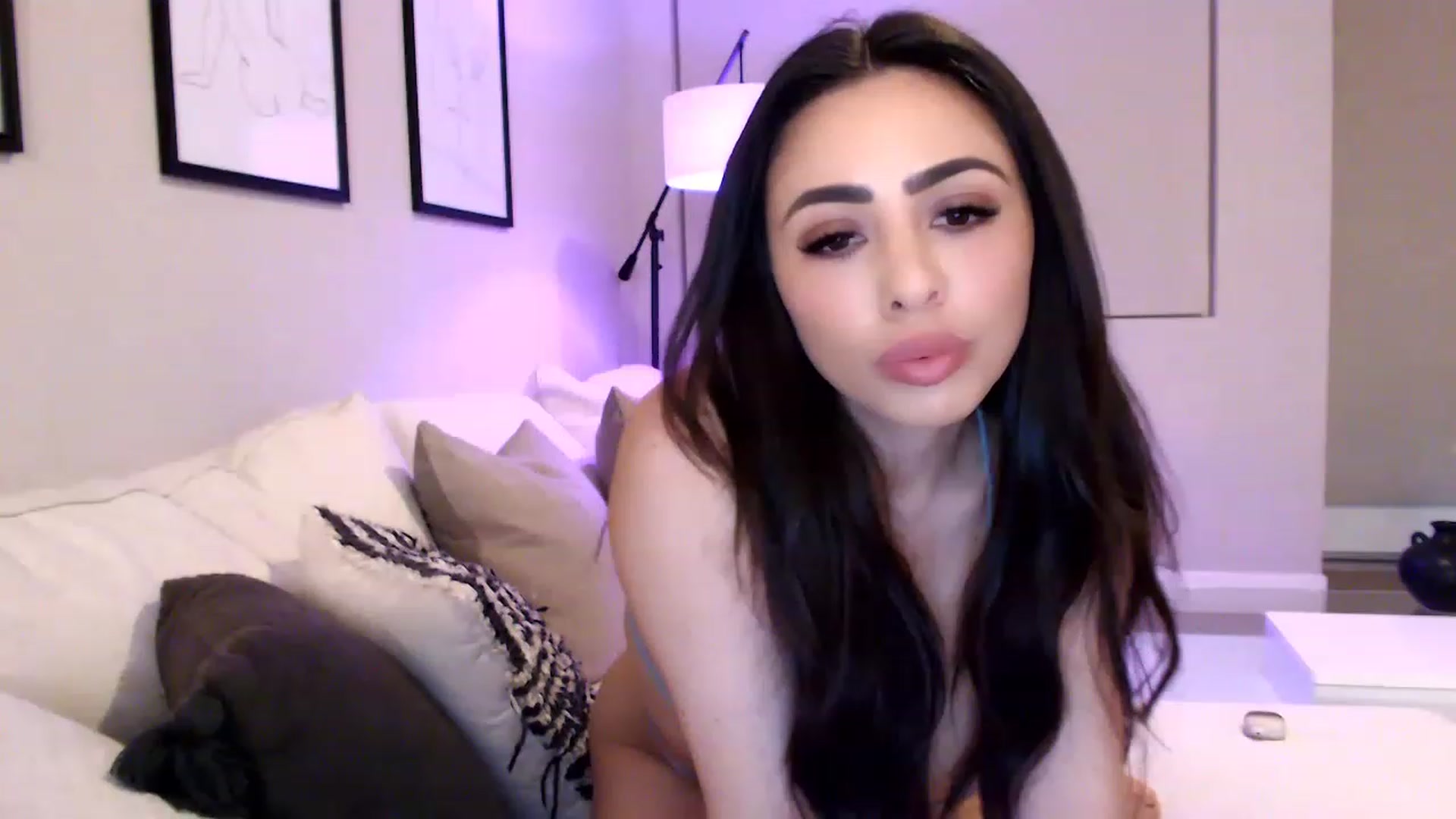Gallery image thumbnail from Ohbnks's myfreecams stream on, 03/27/2023, 04:21 image 4 of 20