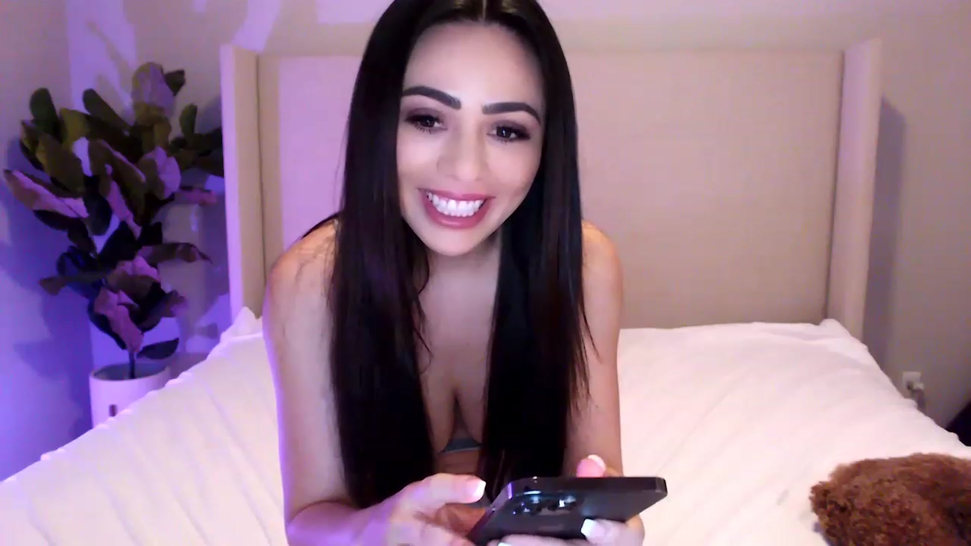 Gallery image thumbnail from Ohbnks's myfreecams stream on, 03/30/2023, 04:43 image 16 of 20