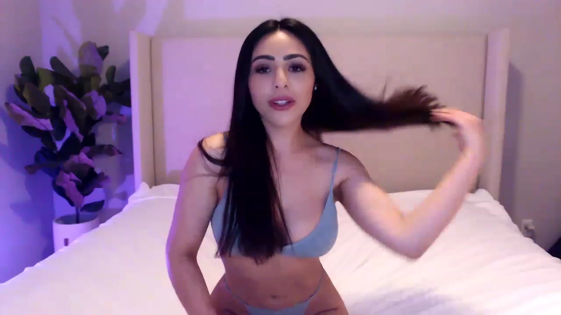 Gallery image thumbnail from Ohbnks's myfreecams stream on, 03/30/2023, 04:43 image 5 of 20