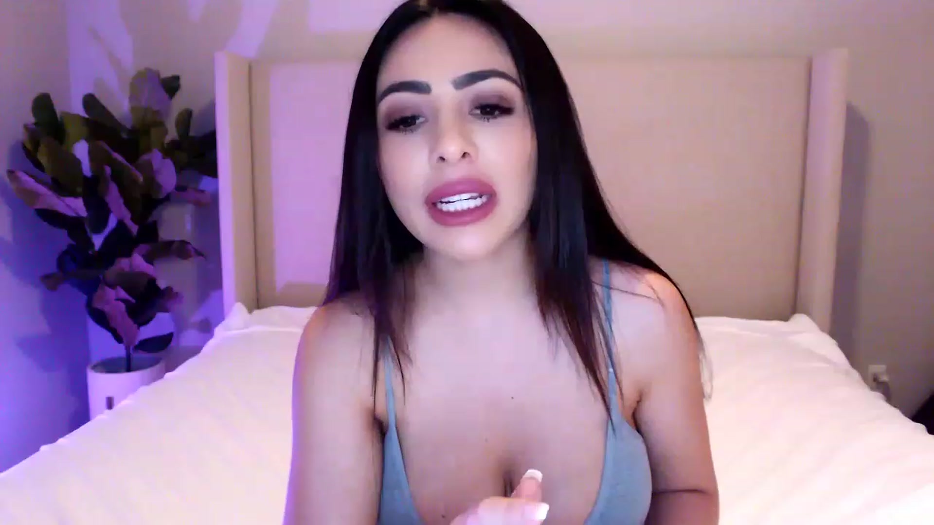 Gallery image thumbnail from Ohbnks's myfreecams stream on, 03/30/2023, 04:43 image 10 of 20