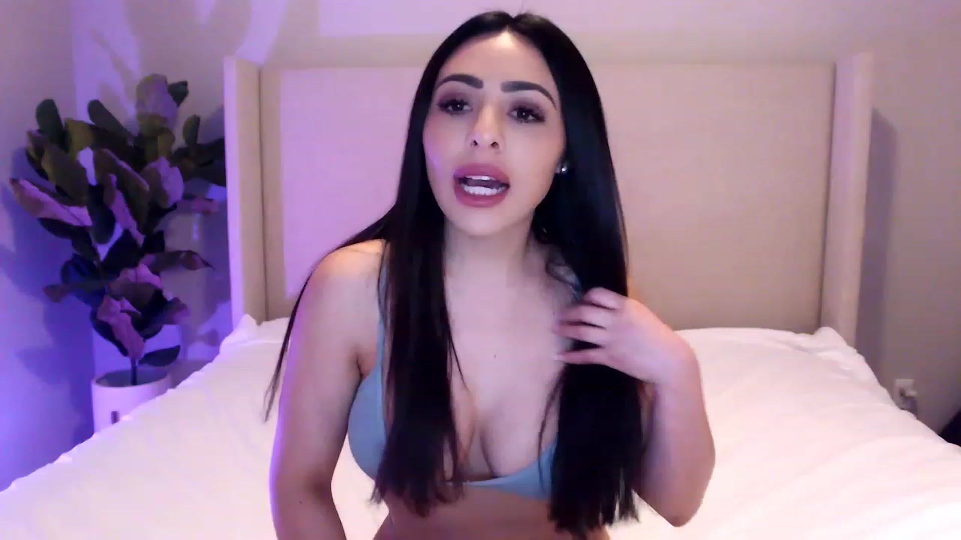 Gallery image thumbnail from Ohbnks's myfreecams stream on, 03/30/2023, 04:43 image 1 of 20