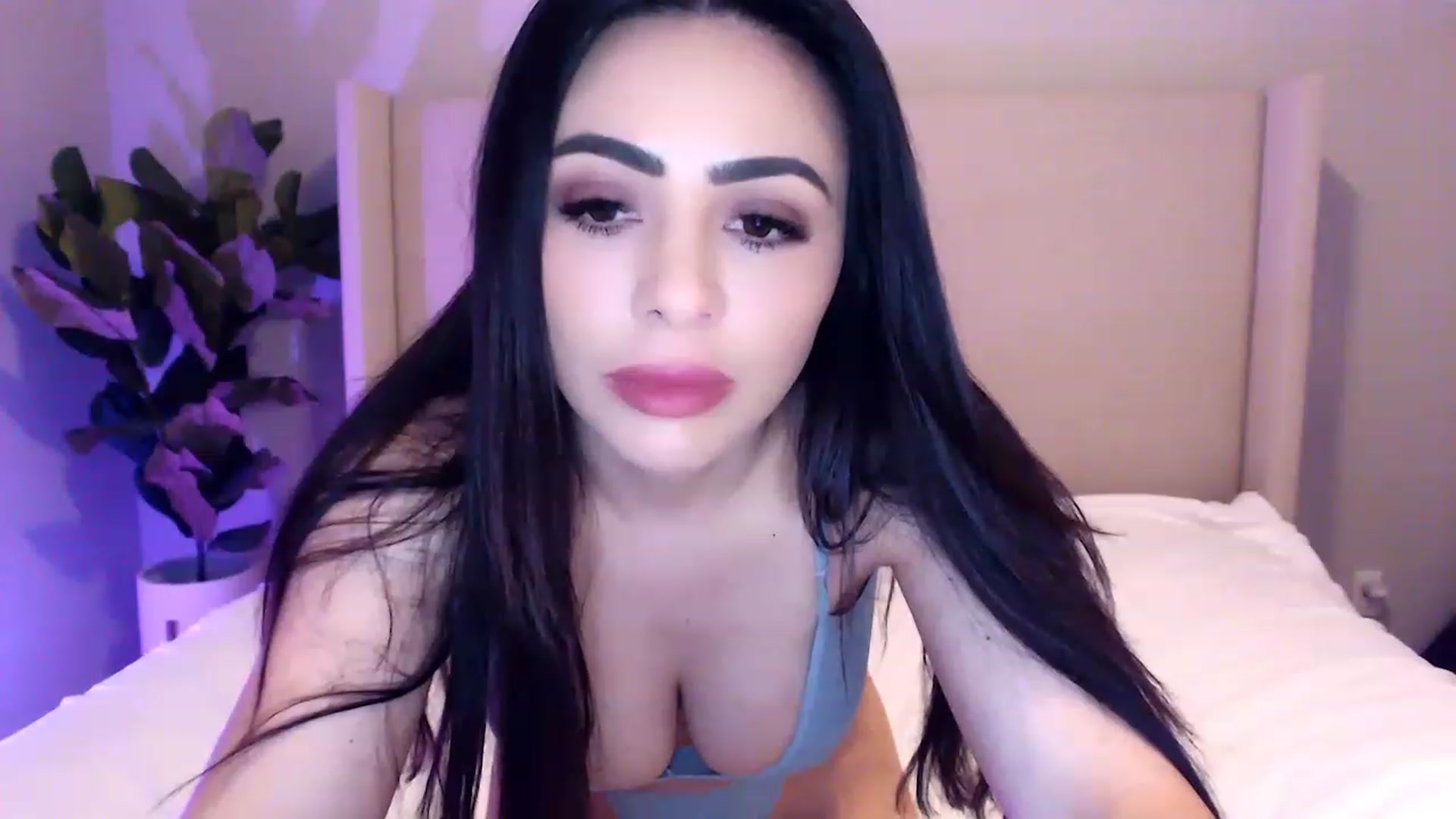 Gallery image thumbnail from Ohbnks's myfreecams stream on, 03/30/2023, 04:43 image 4 of 20
