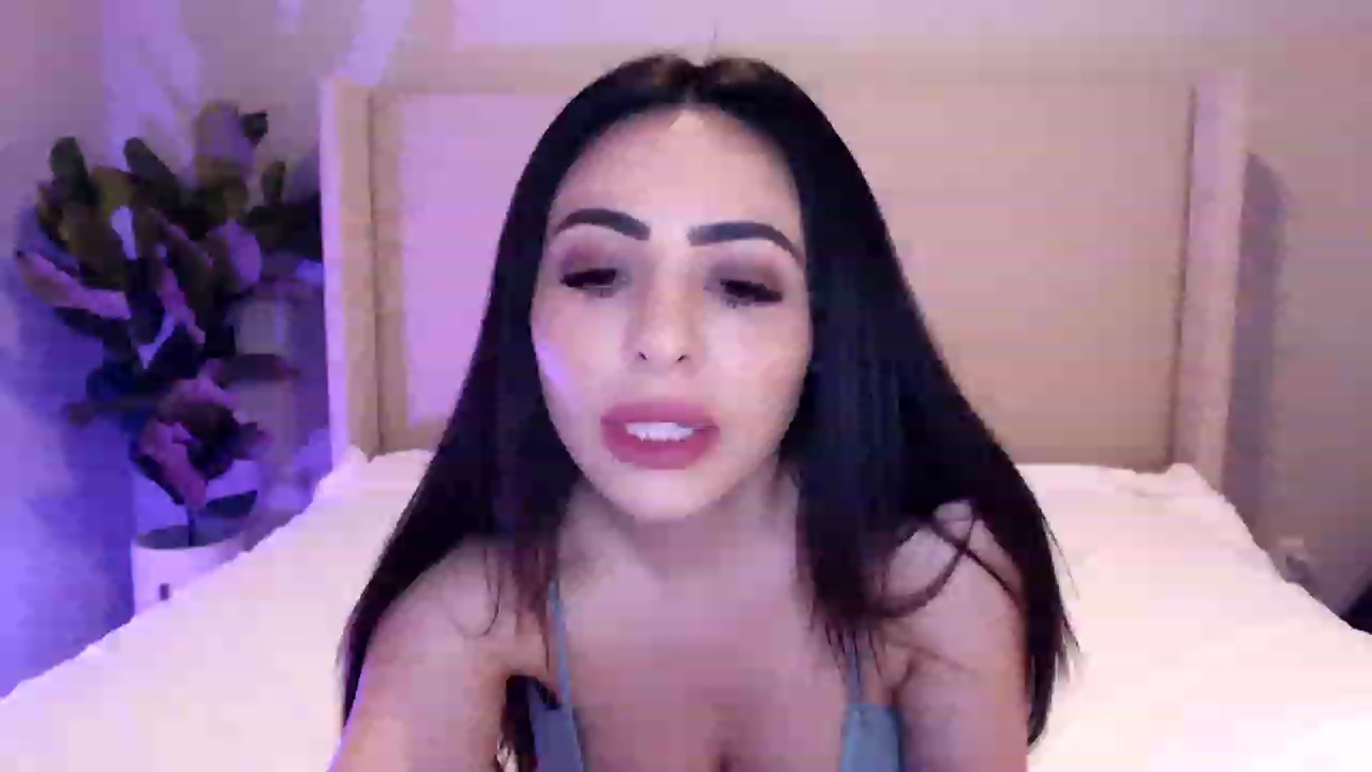Gallery image thumbnail from Ohbnks's myfreecams stream on, 03/30/2023, 04:43 image 2 of 20