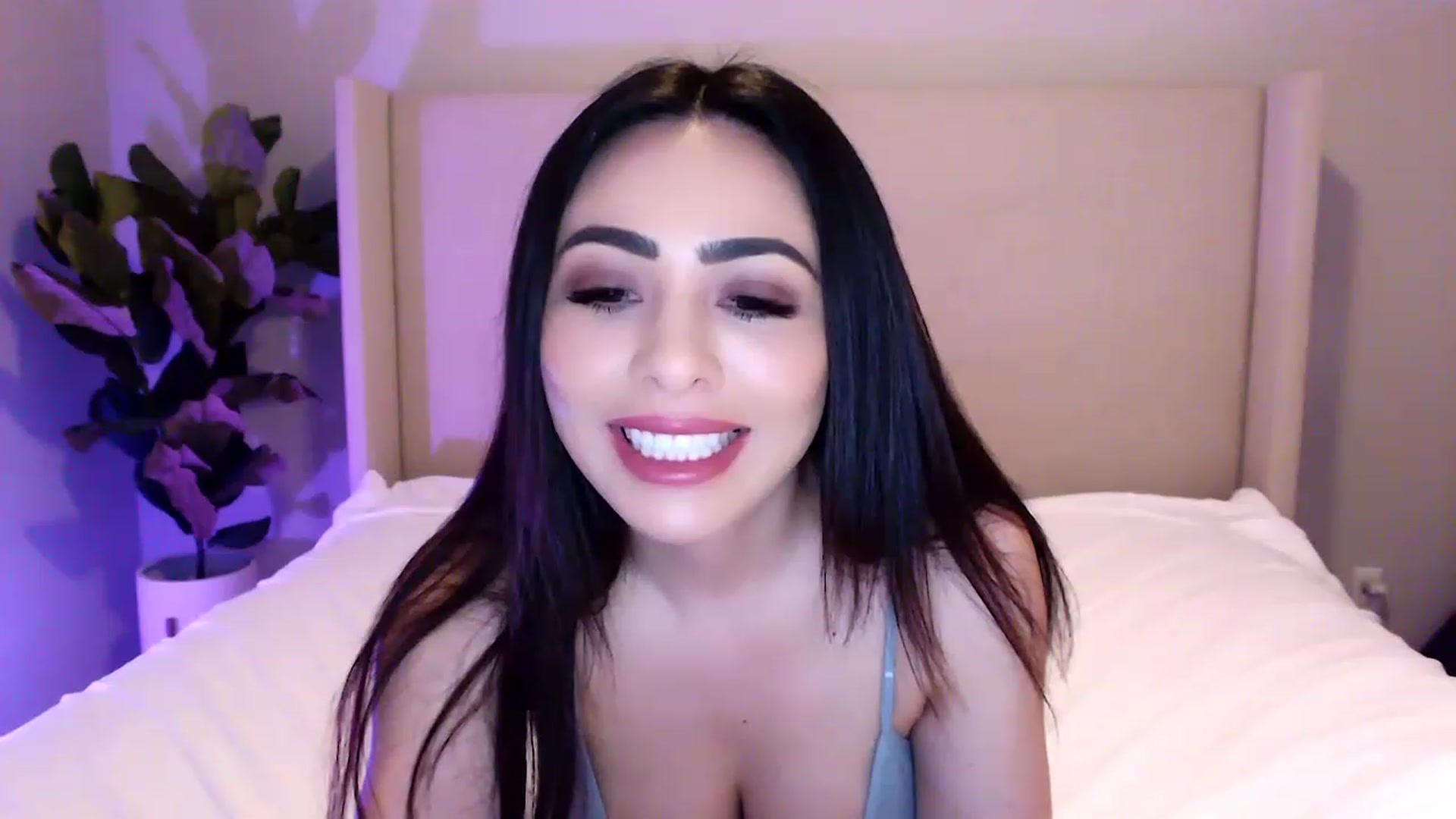 Gallery image thumbnail from Ohbnks's myfreecams stream on, 03/30/2023, 04:43 image 9 of 20