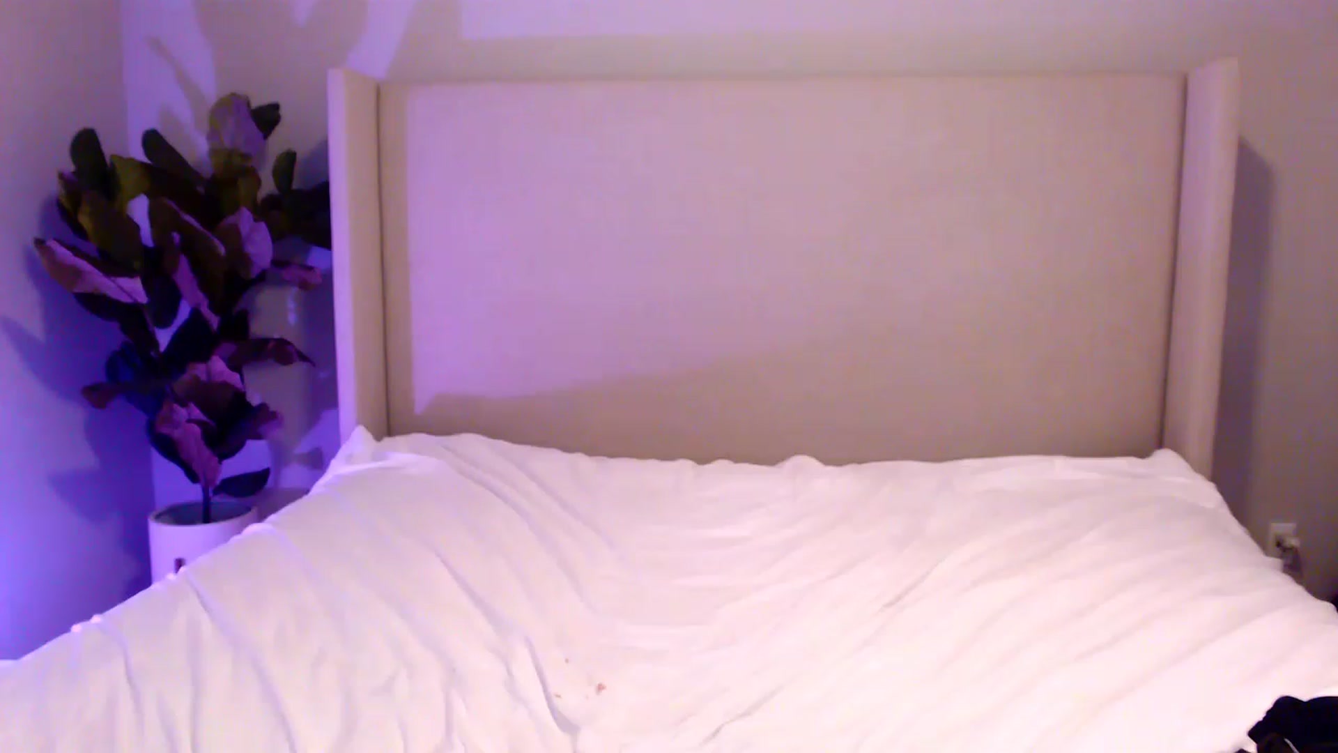 Gallery image thumbnail from Ohbnks's myfreecams stream on, 03/30/2023, 05:09 image 15 of 20
