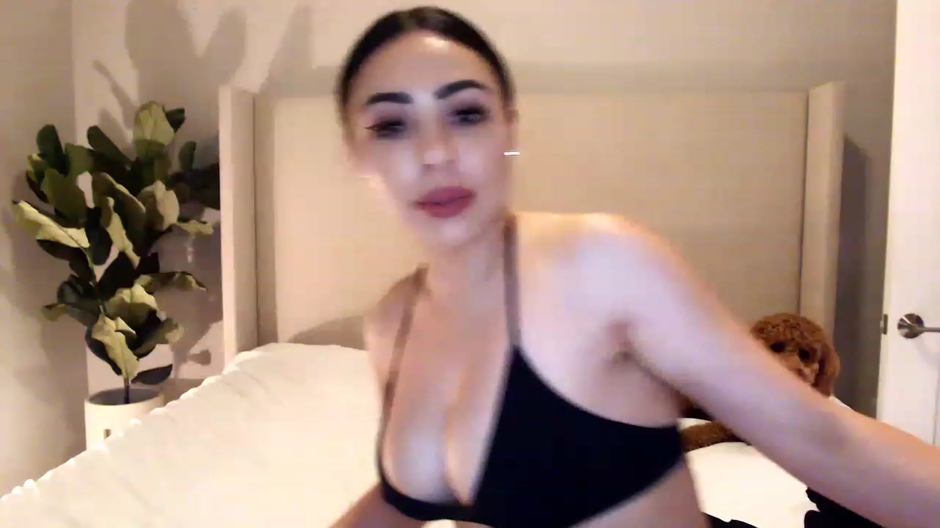 Gallery image thumbnail from Ohbnks's myfreecams stream on, 03/31/2023, 07:30 image 1 of 20