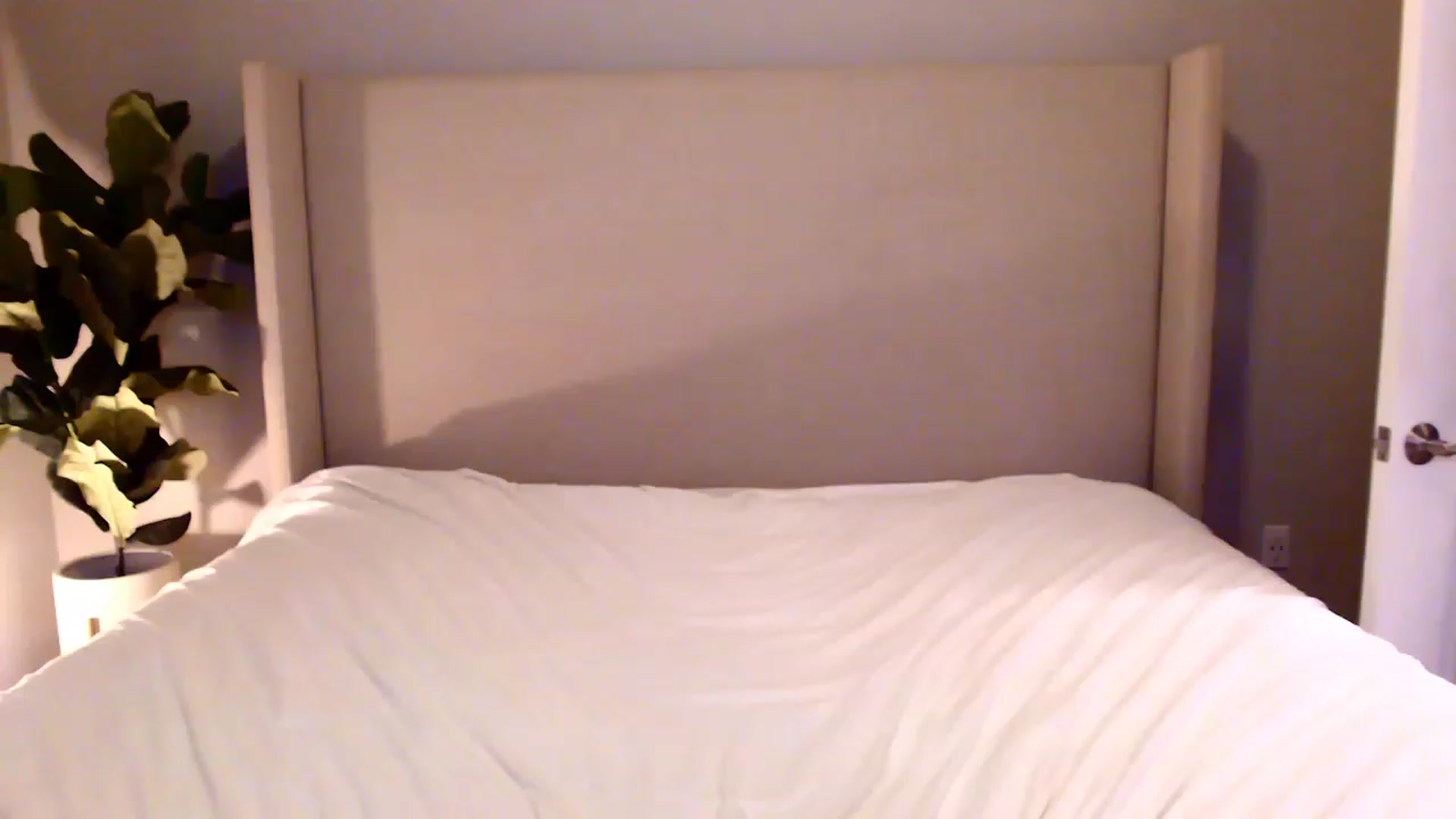 Gallery image thumbnail from Ohbnks's myfreecams stream on, 04/08/2023, 07:02 image 20 of 20