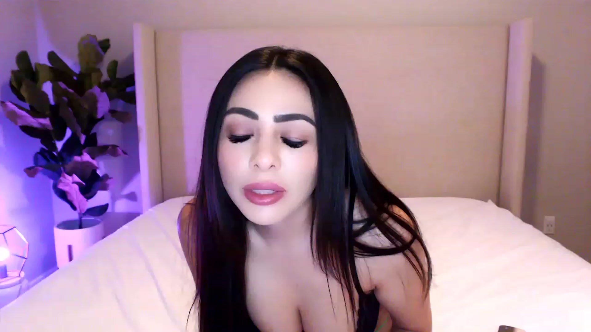 Gallery image thumbnail from Ohbnks's myfreecams stream on, 04/13/2023, 04:41 image 5 of 20