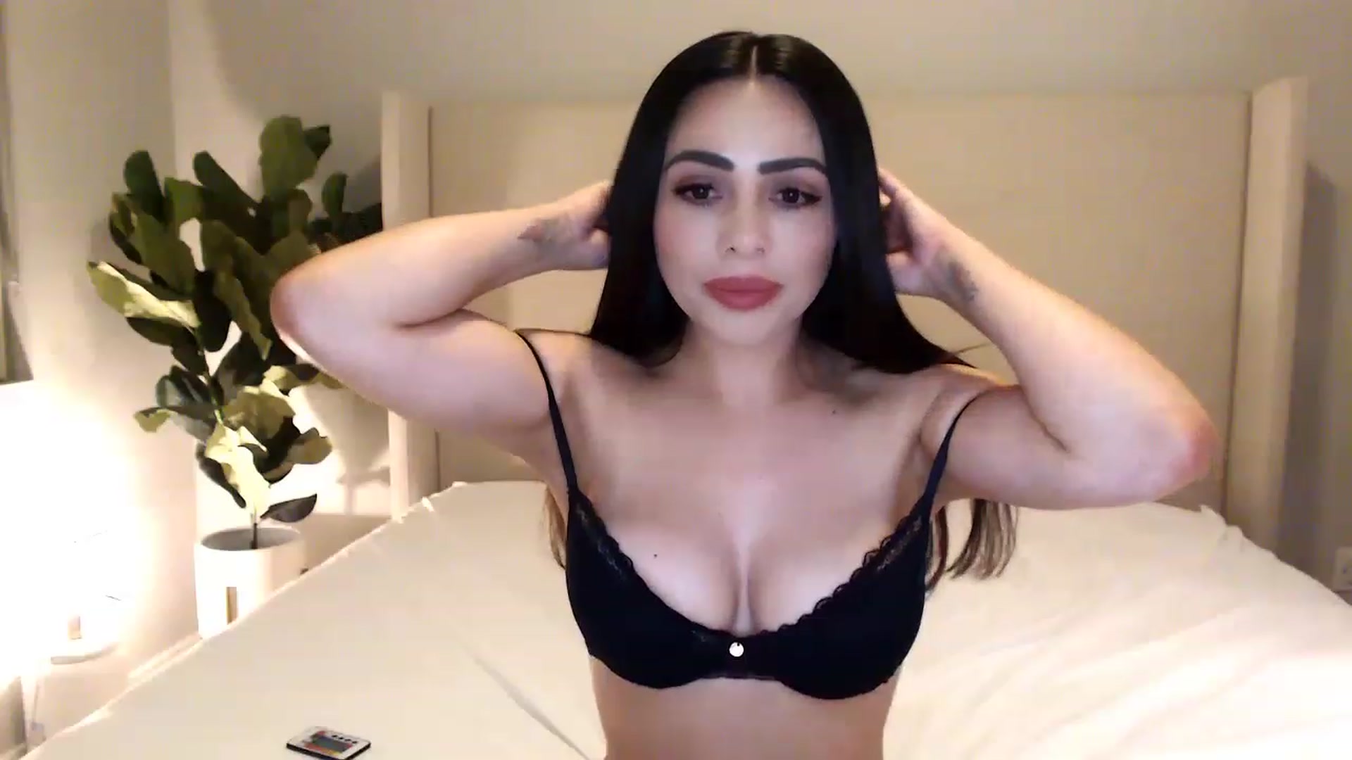 Gallery image thumbnail from Ohbnks's myfreecams stream on, 04/19/2023, 04:18 image 10 of 20