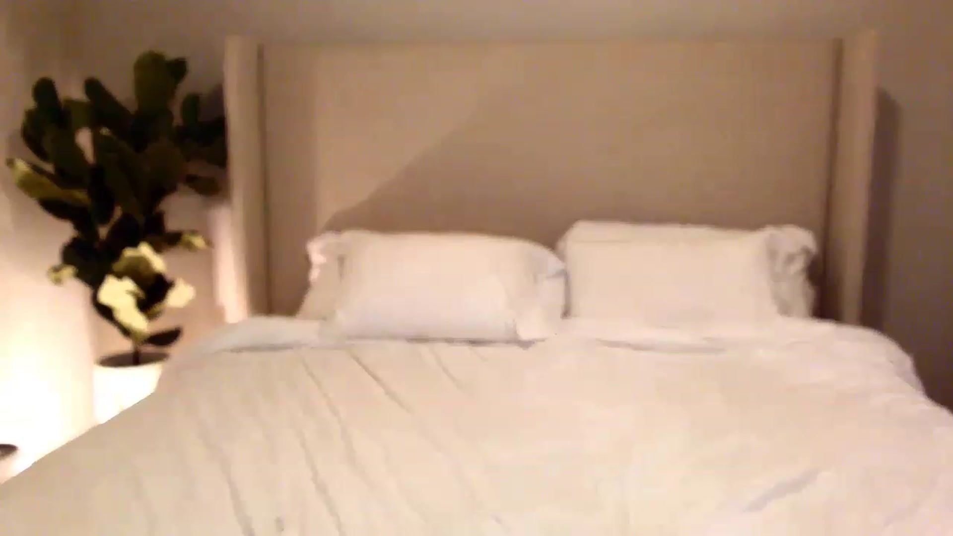 Gallery image thumbnail from Ohbnks's myfreecams stream on, 04/20/2023, 06:36 image 7 of 20