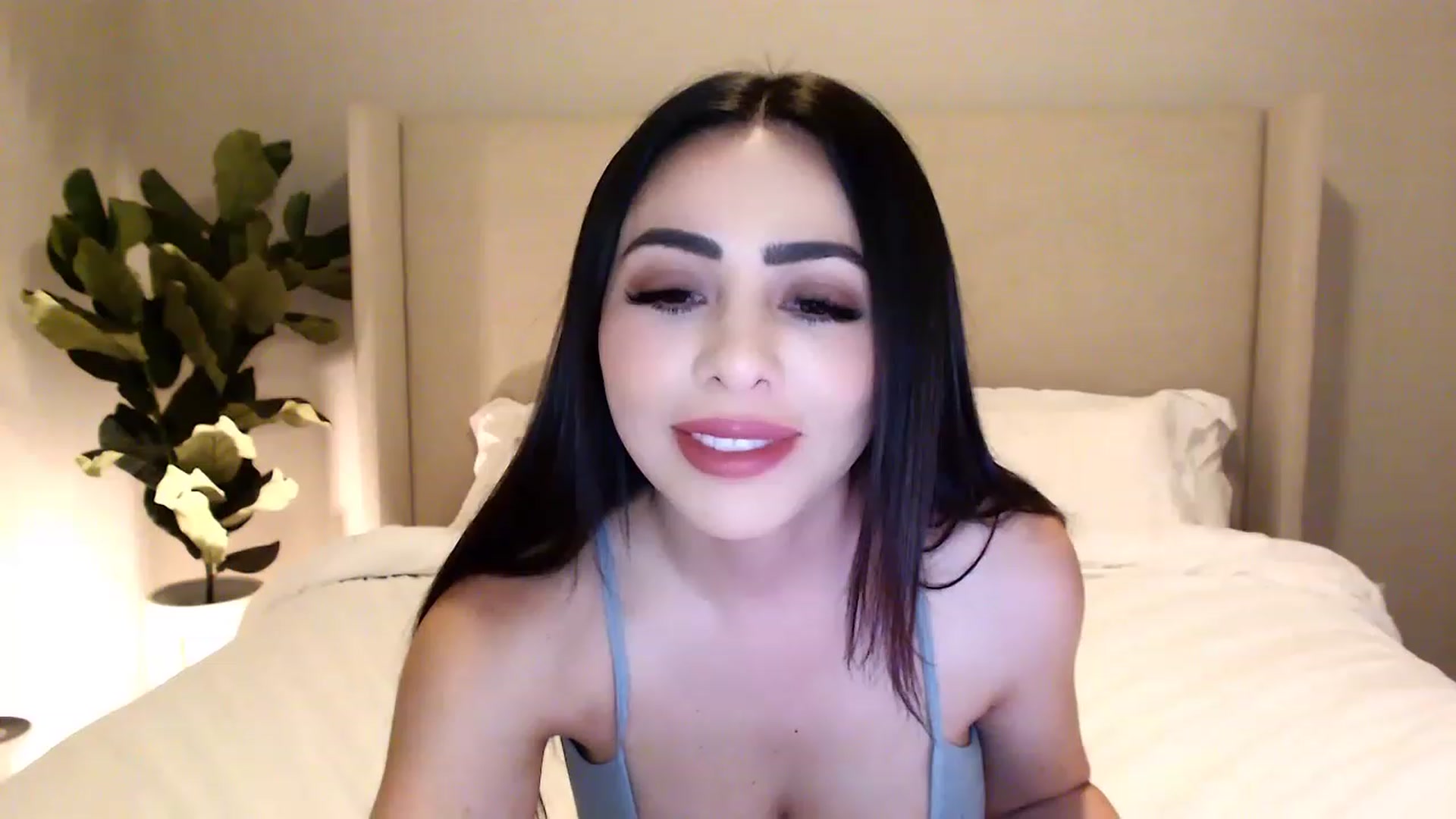 Gallery image thumbnail from Ohbnks's myfreecams stream on, 04/20/2023, 06:36 image 12 of 20