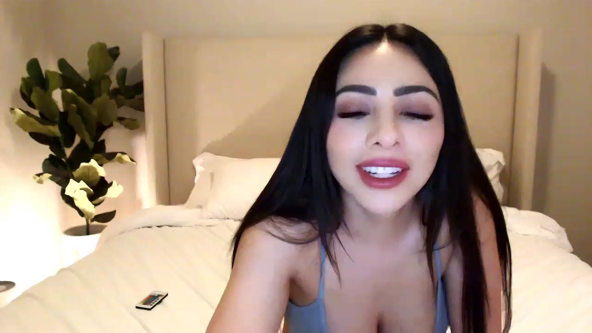 Gallery image thumbnail from Ohbnks's myfreecams stream on, 04/20/2023, 08:29 image 11 of 20