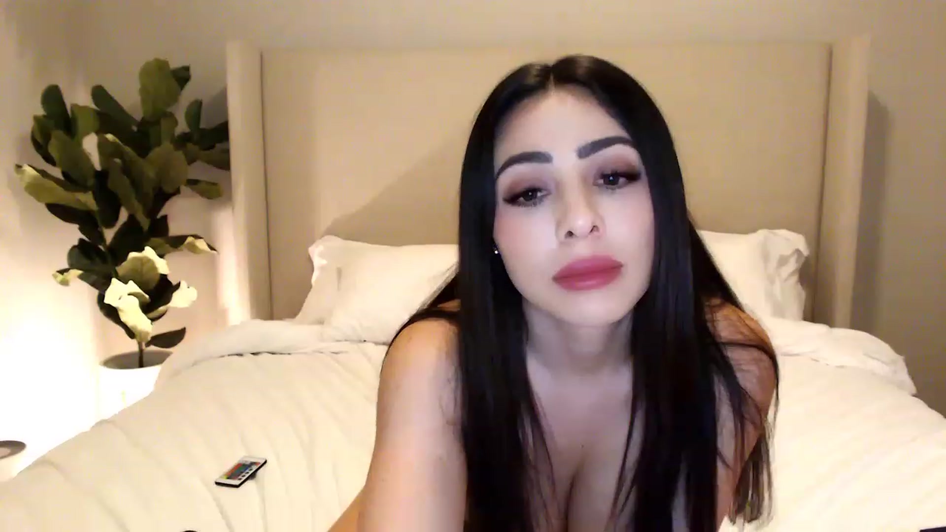 Gallery image thumbnail from Ohbnks's myfreecams stream on, 04/20/2023, 08:29 image 12 of 20