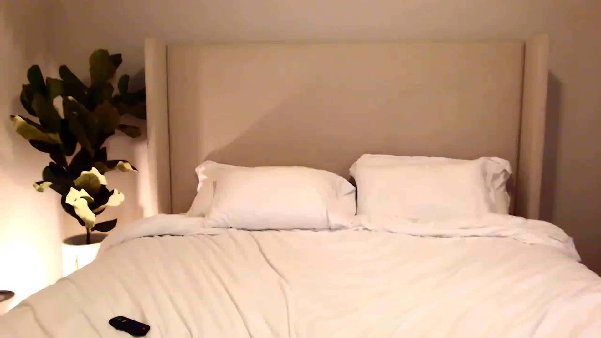 Gallery image thumbnail from Ohbnks's myfreecams stream on, 04/20/2023, 08:29 image 19 of 20